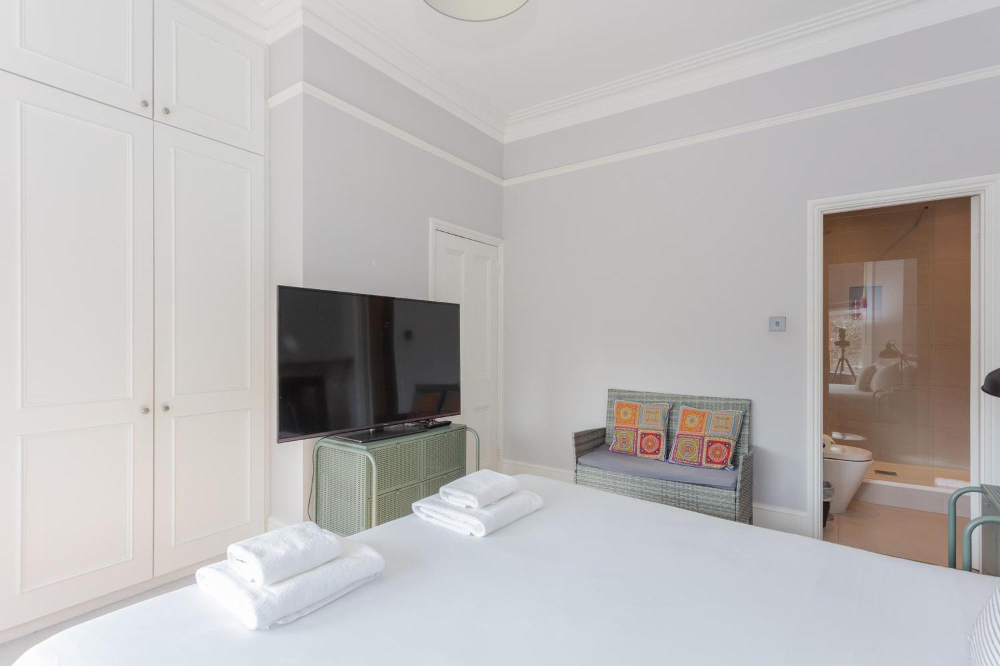 Apartment Newly Renovated 3 Bedroom In North West *