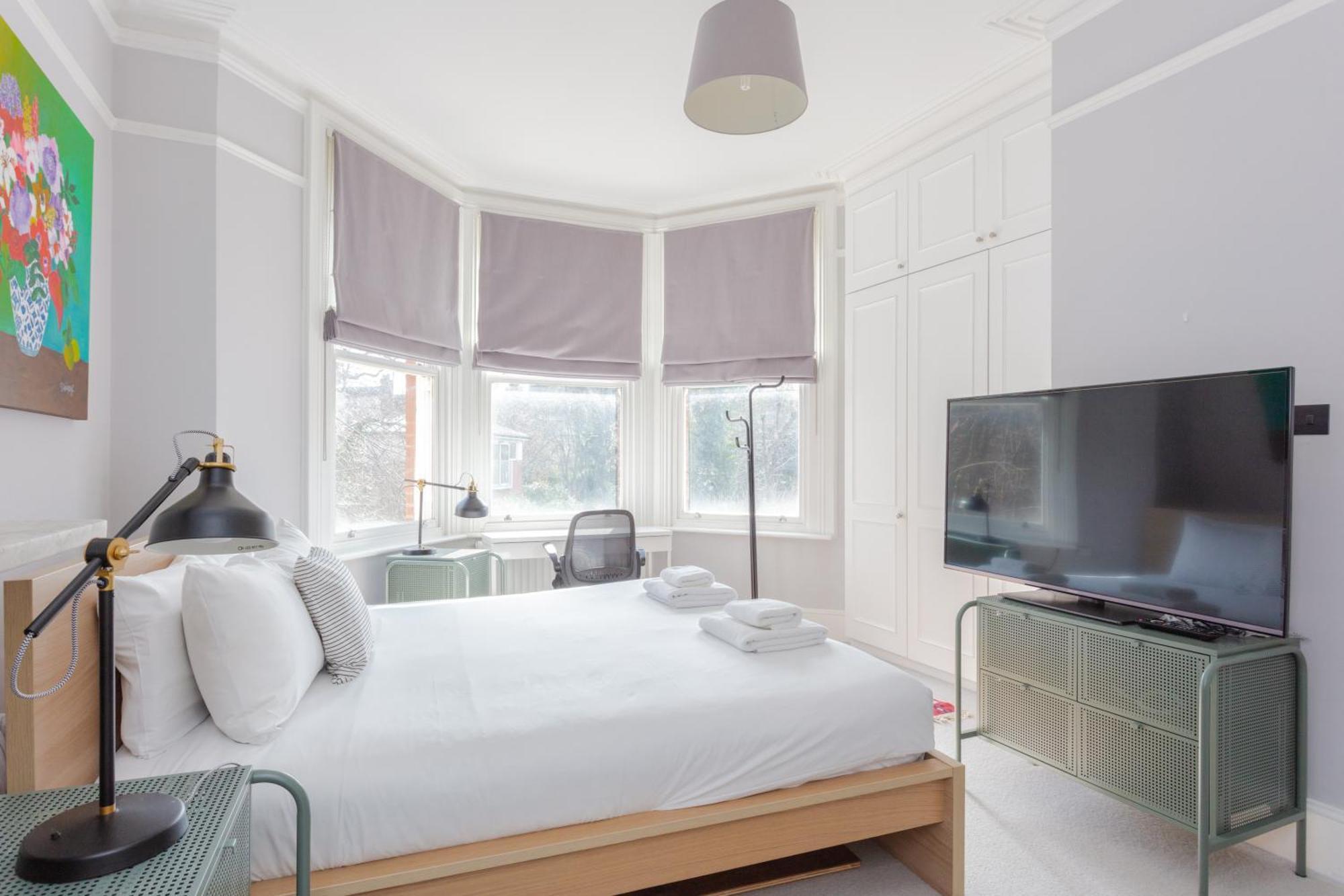 Apartment Newly Renovated 3 Bedroom In North West