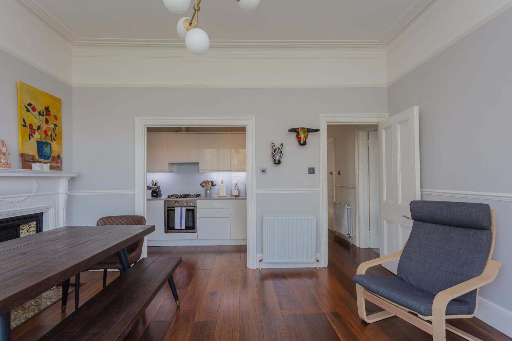 Newly Renovated 3 Bedroom In North West Apartment *