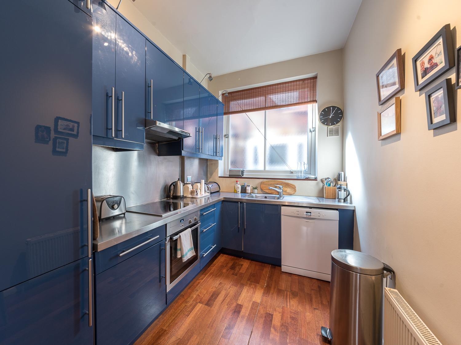 Homely 2 Bedroom Victorian In Hampstead London
