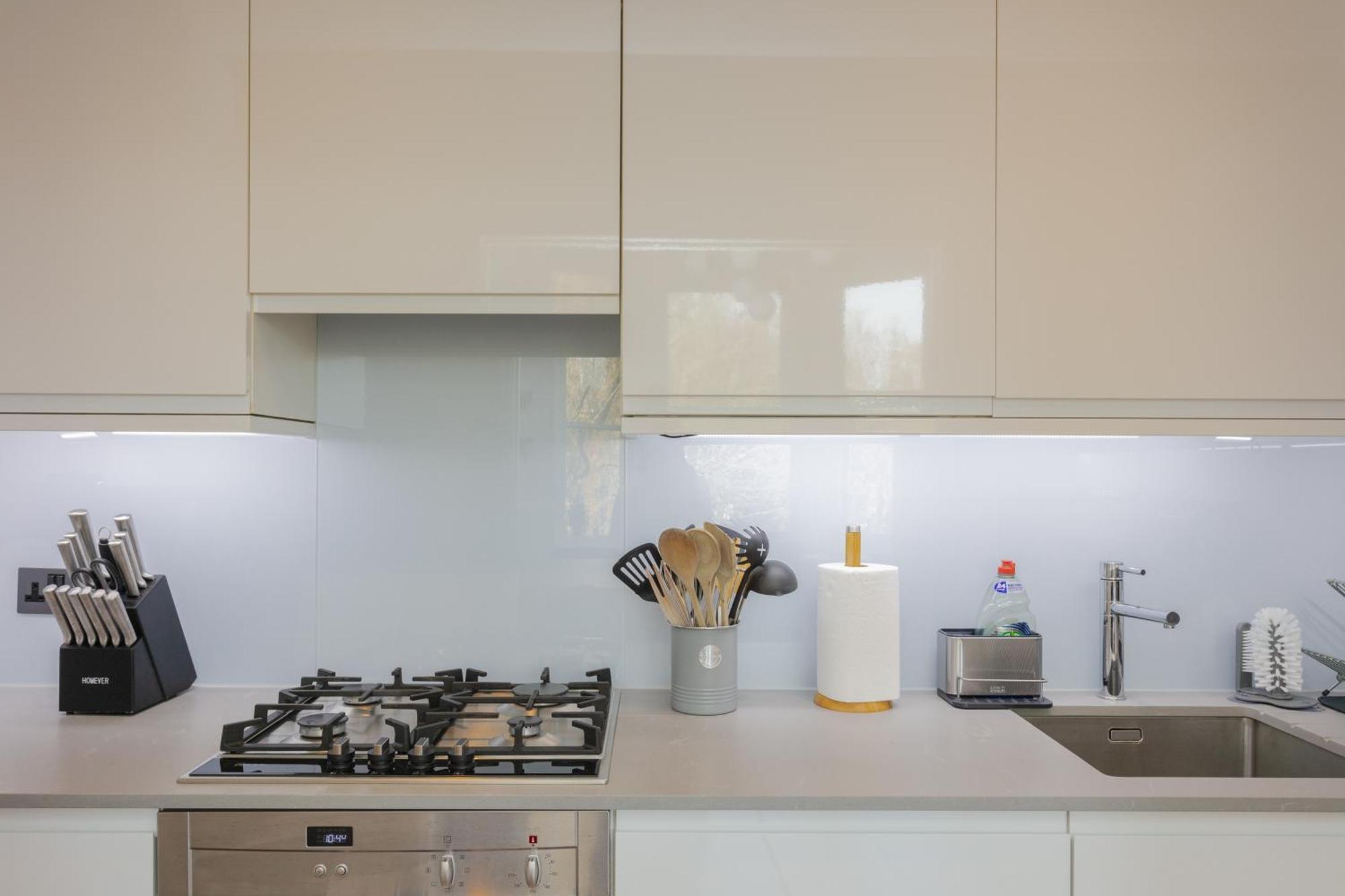 Newly Renovated 3 Bedroom In North West * London