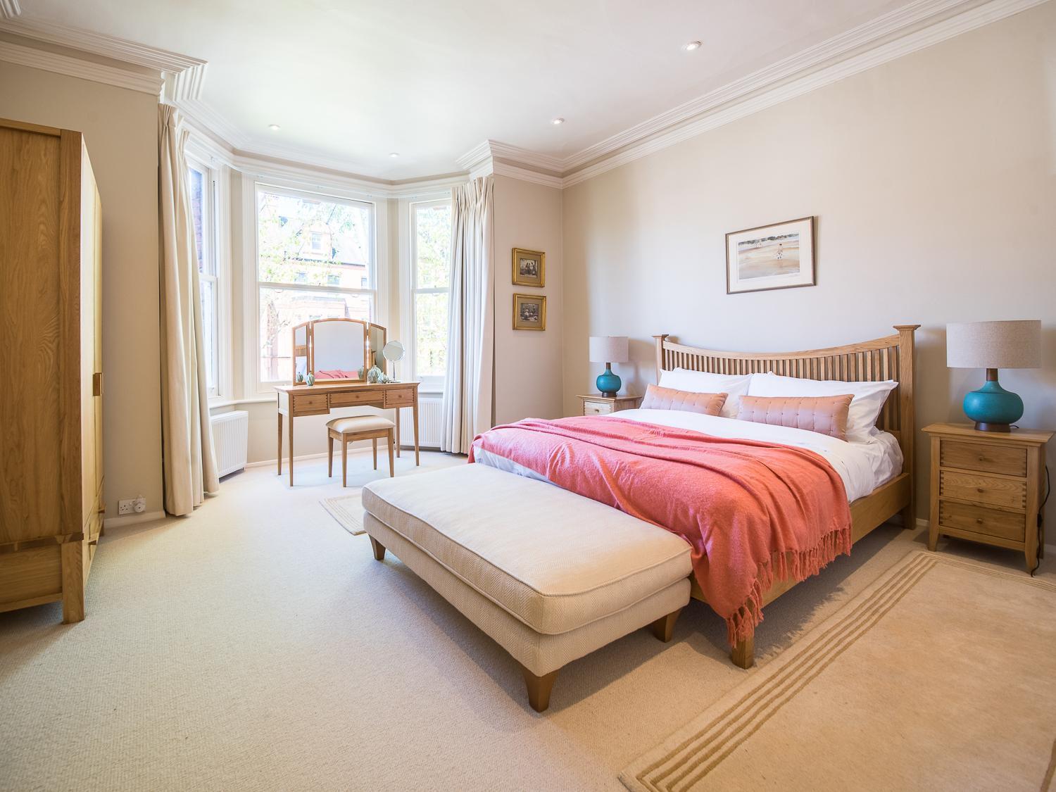 Homely 2 Bedroom Victorian In Hampstead Apartment London