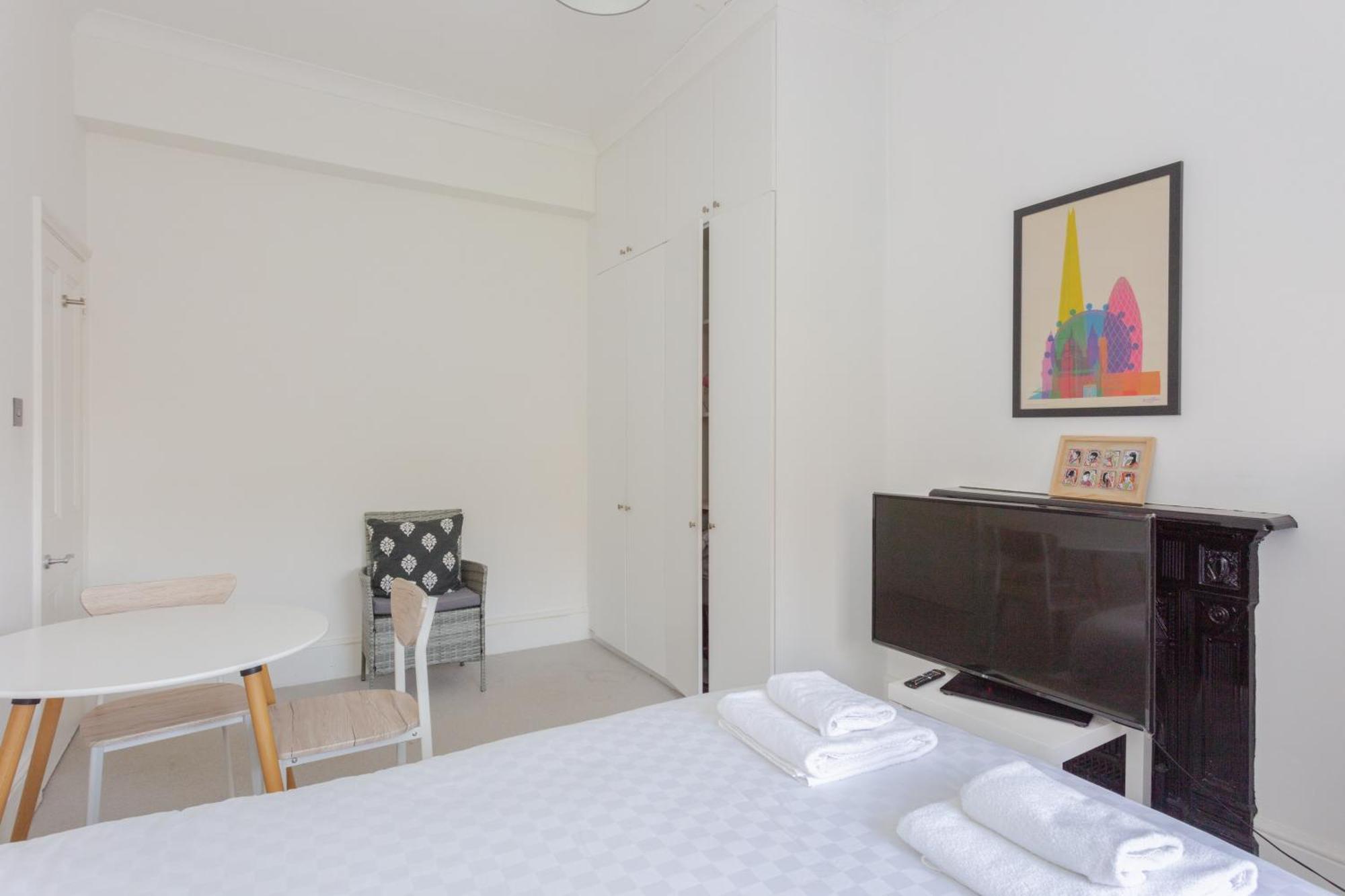 Newly Renovated 3 Bedroom In North West Apartment London