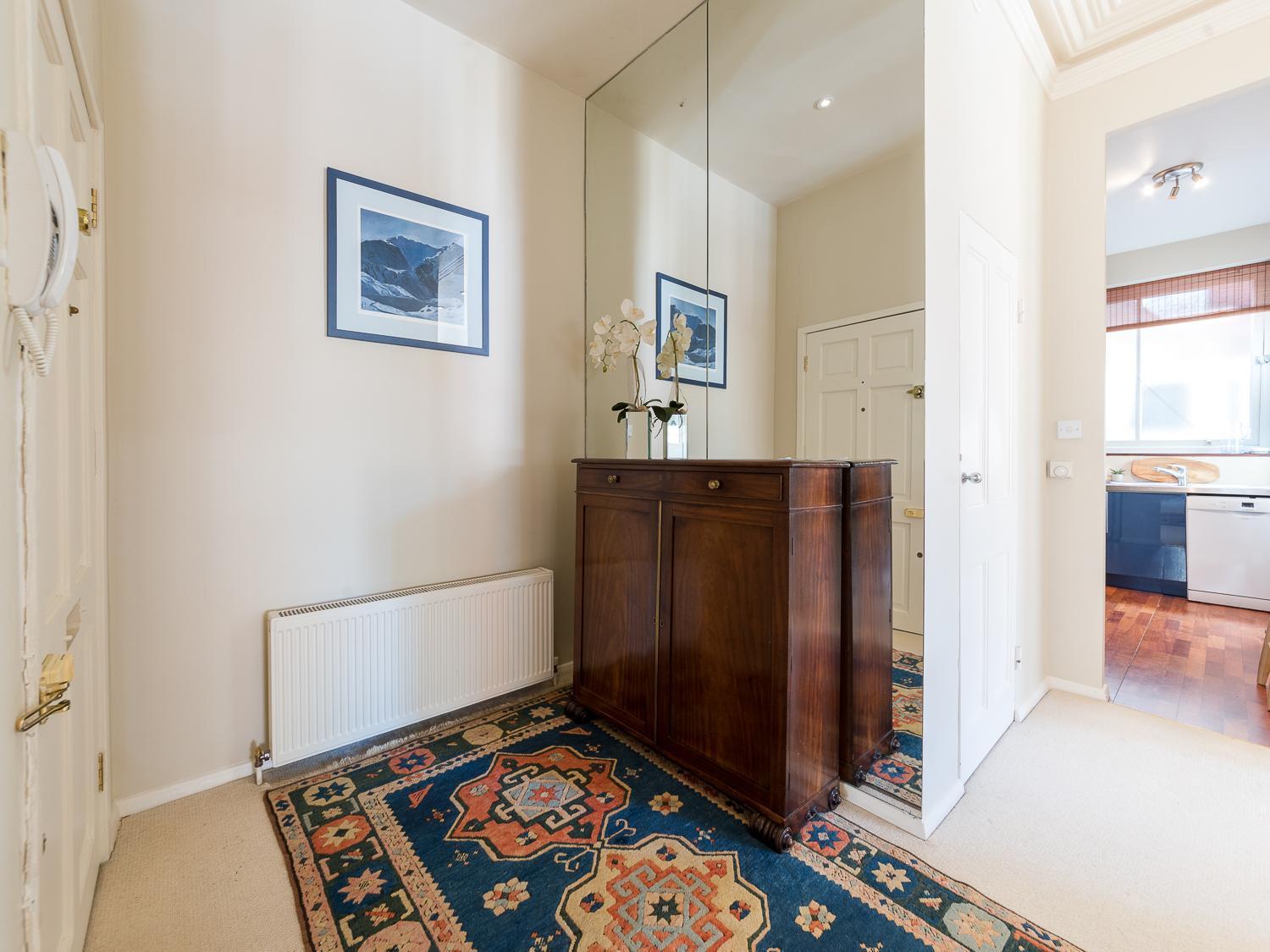 Homely 2 Bedroom Victorian In Hampstead *