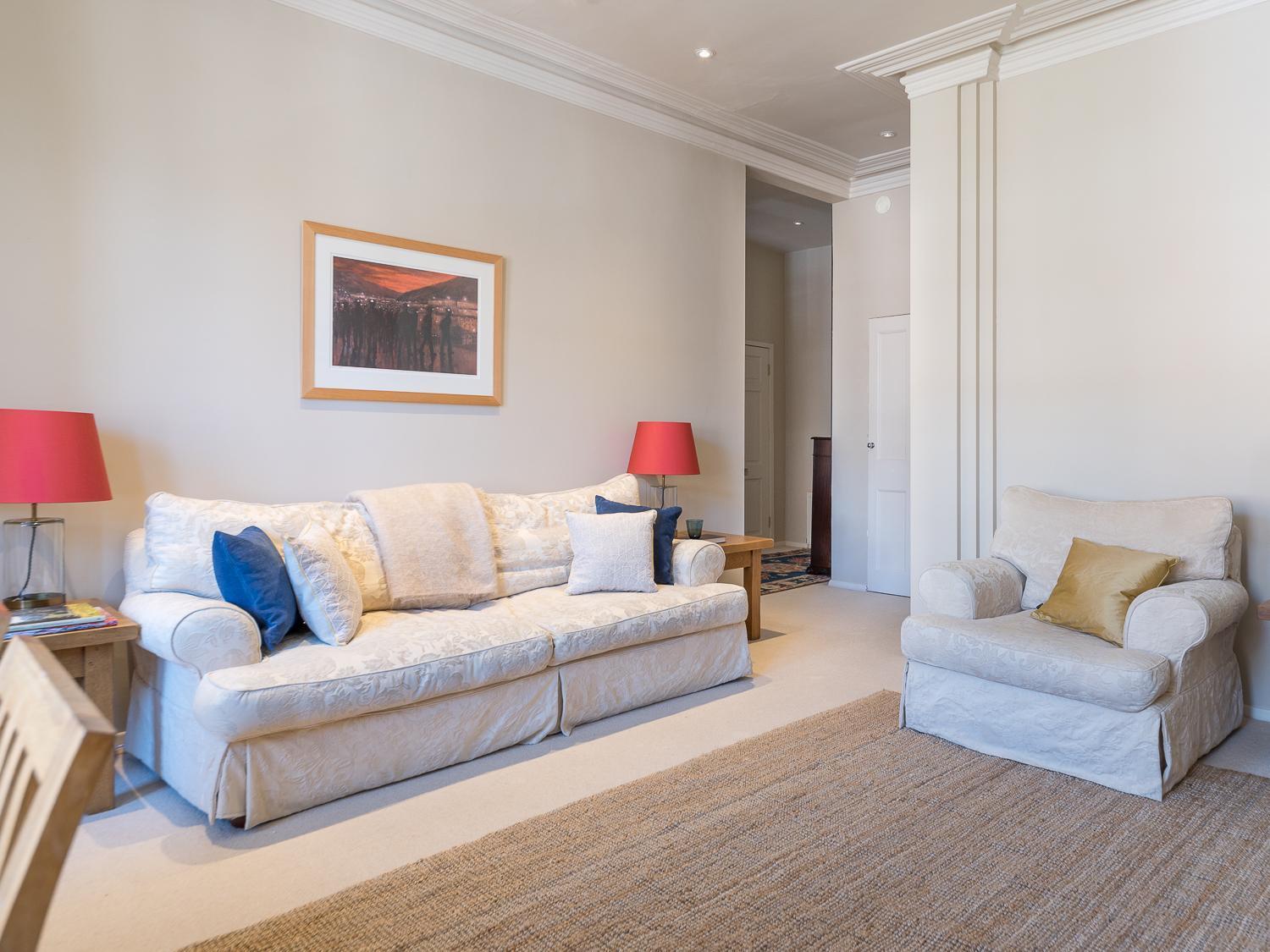 Homely 2 Bedroom Victorian In Hampstead Apartment London