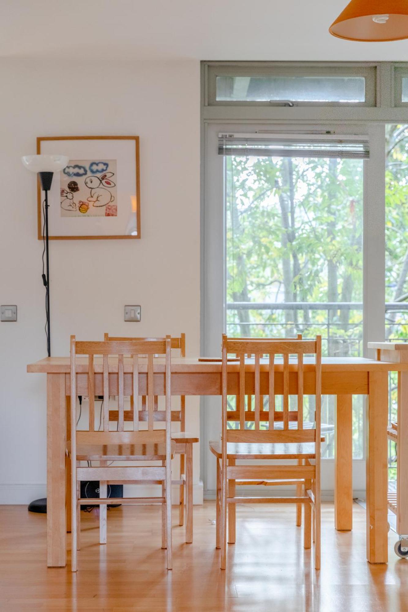 Spacious 2 Bedroom Near White Apartamento