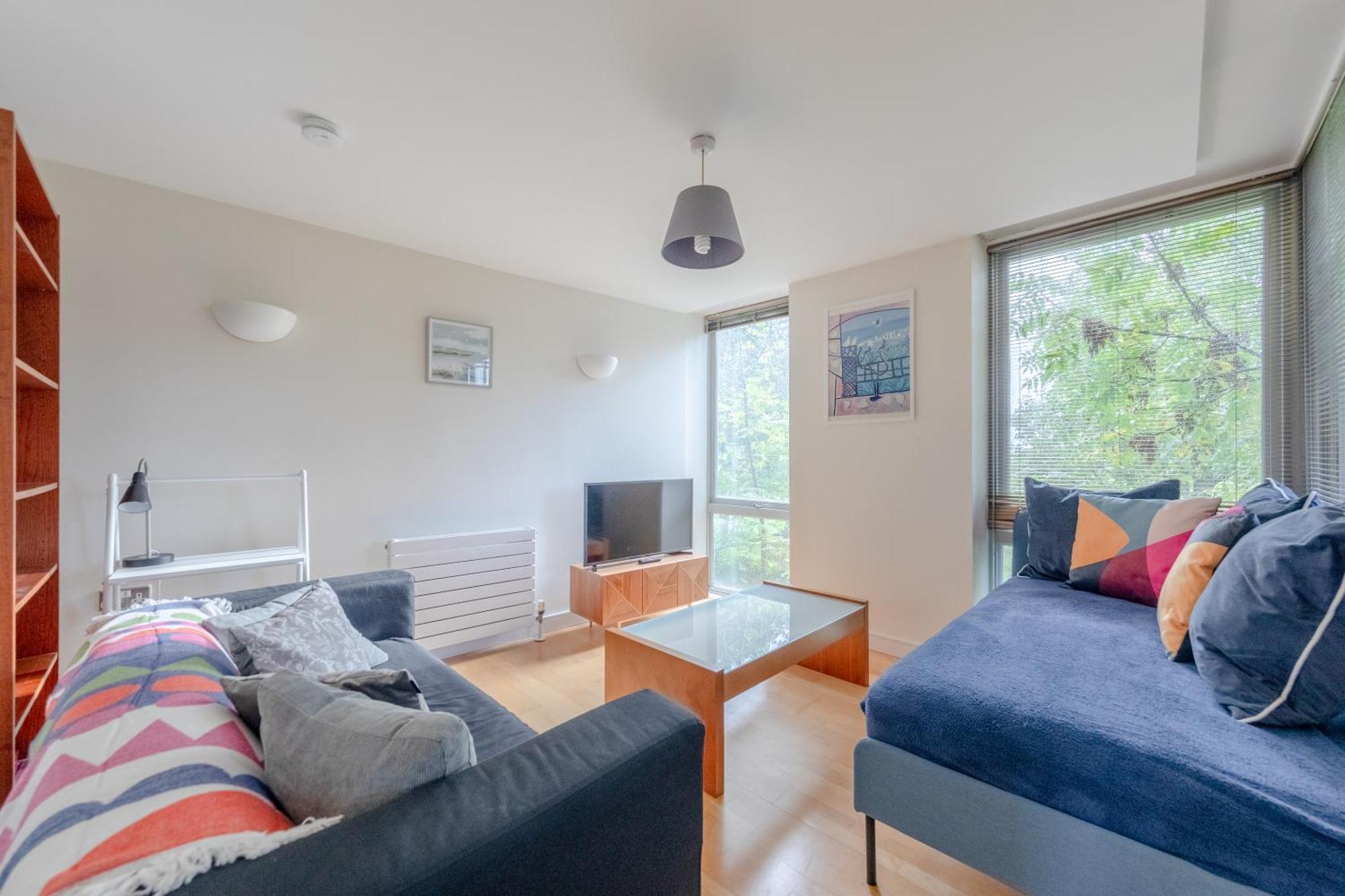 Spacious 2 Bedroom Near White * Londres