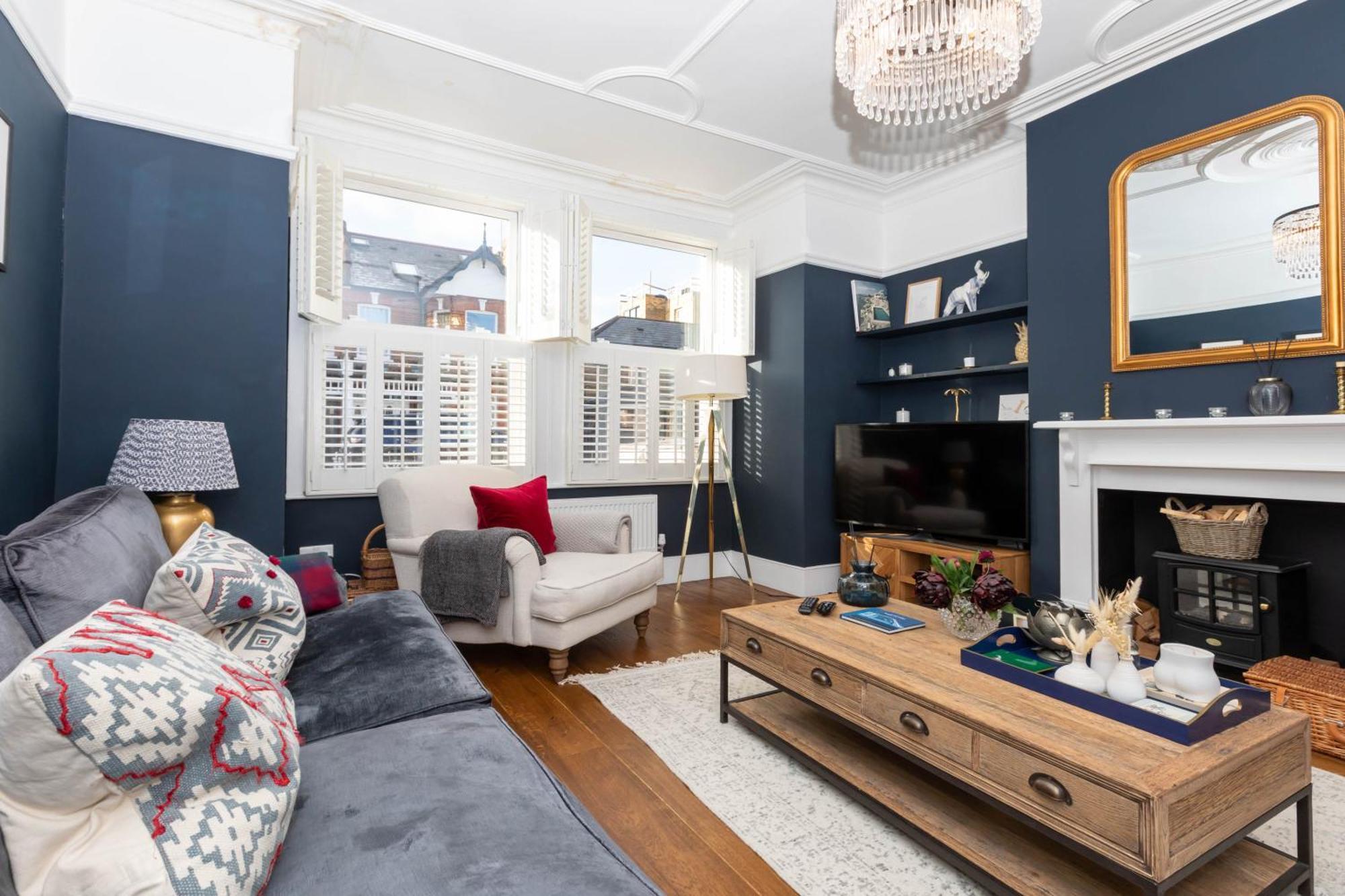 Gorgeous 3 Bedroom In Quaint Southfields Apartment