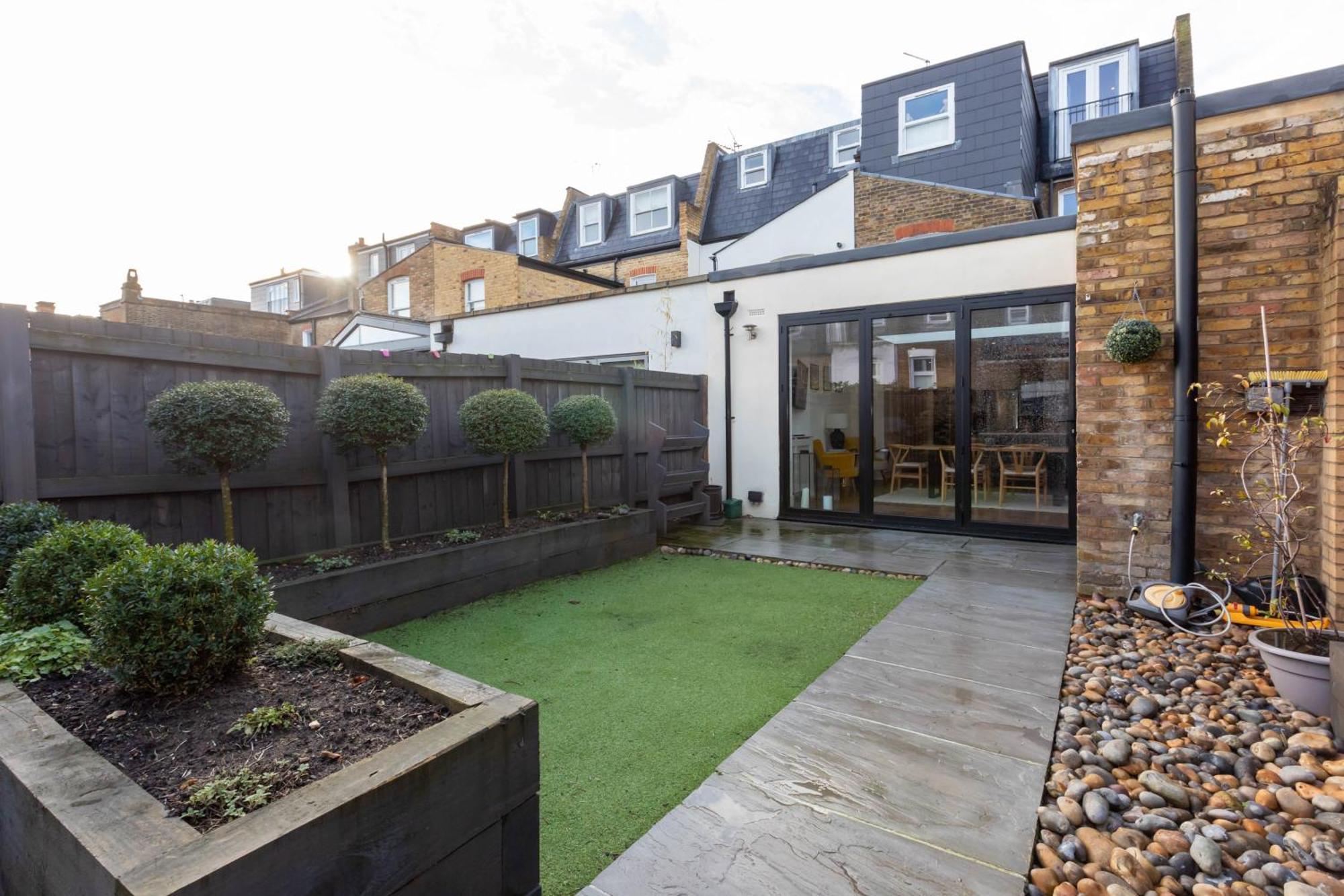 Gorgeous 3 Bedroom In Quaint Southfields * London