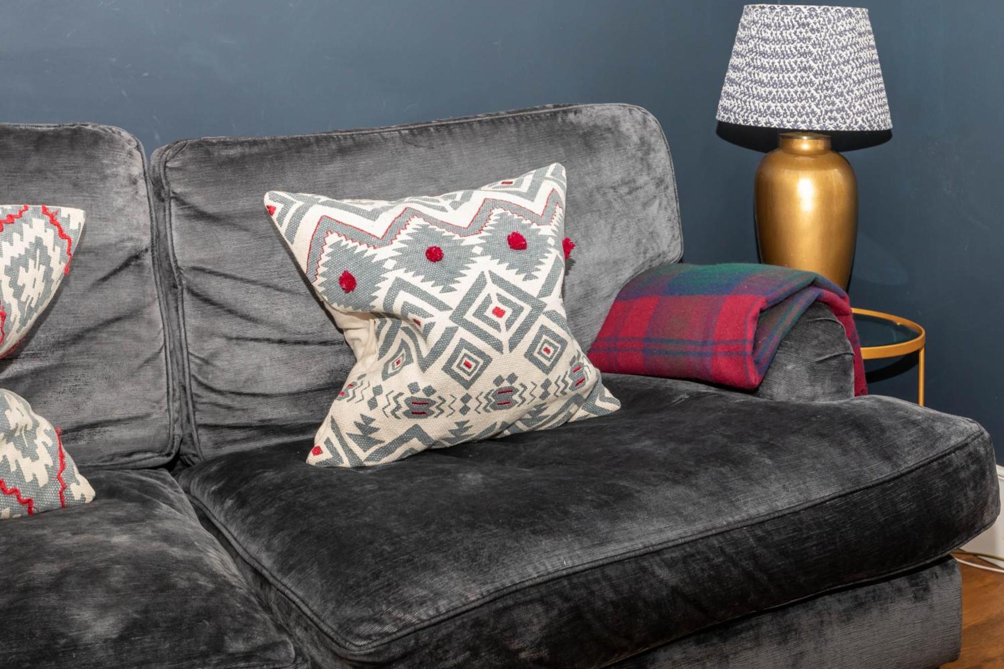 Gorgeous 3 Bedroom In Quaint Southfields Apartment *