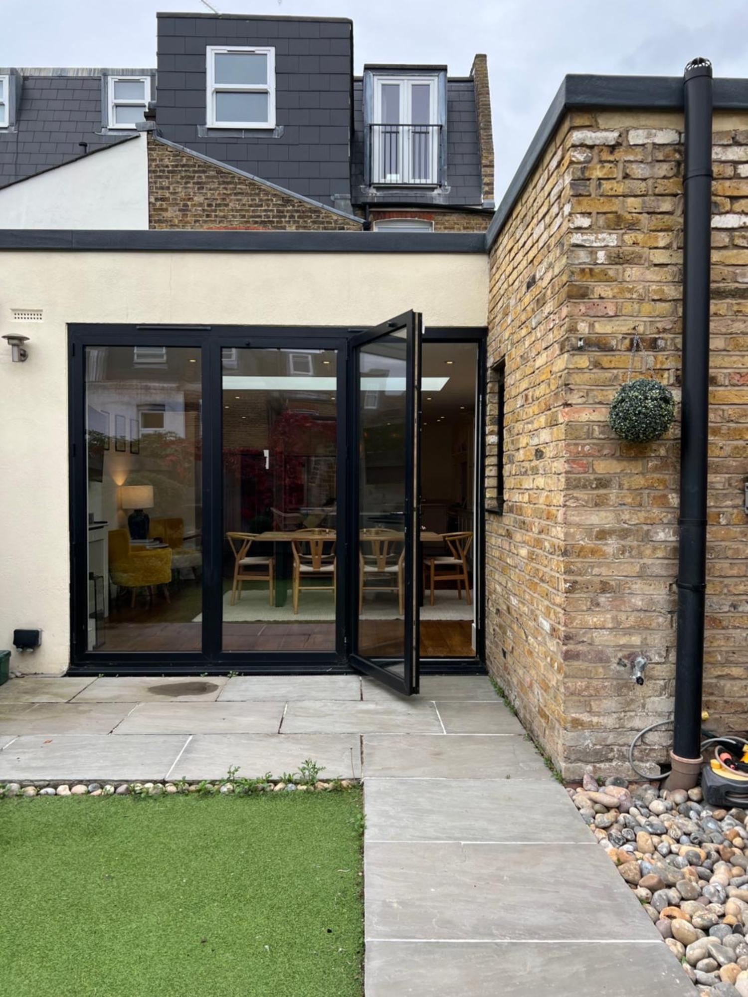 Gorgeous 3 Bedroom In Quaint Southfields Apartment