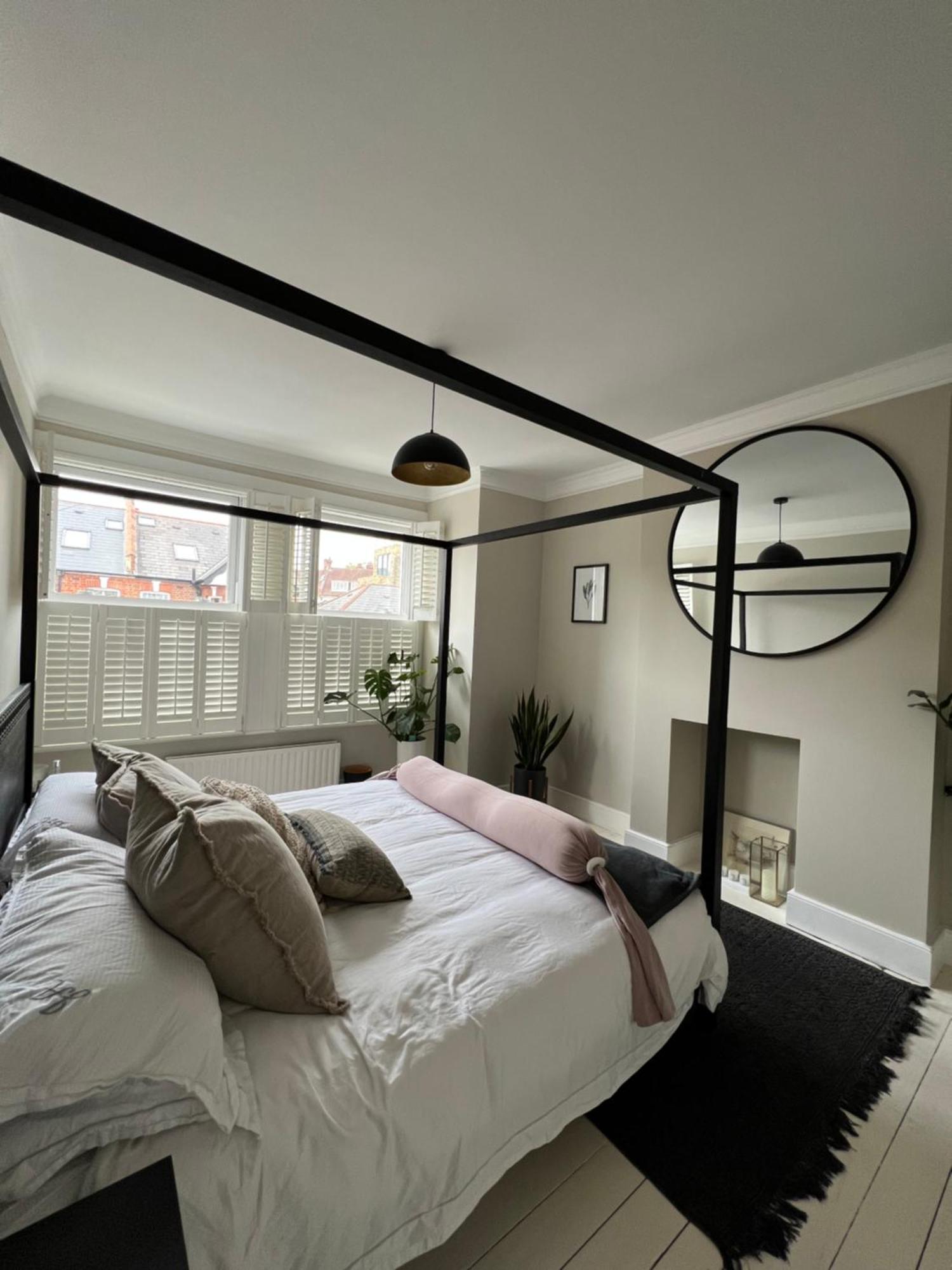 Gorgeous 3 Bedroom In Quaint Southfields * London