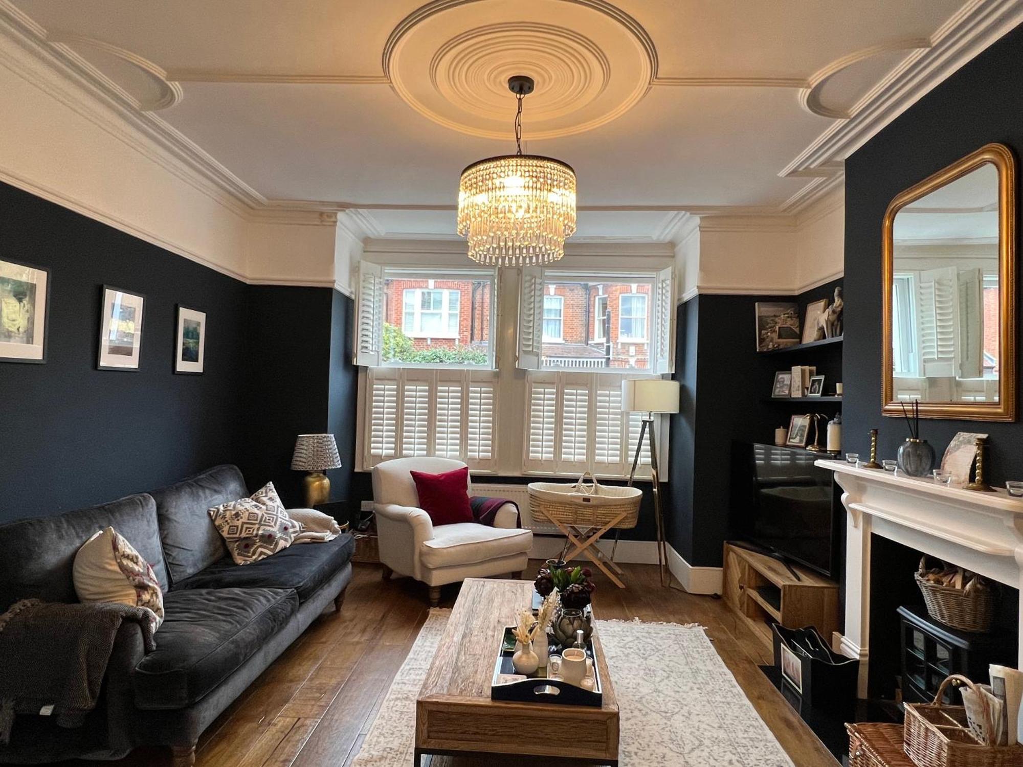 Gorgeous 3 Bedroom In Quaint Southfields Apartment London