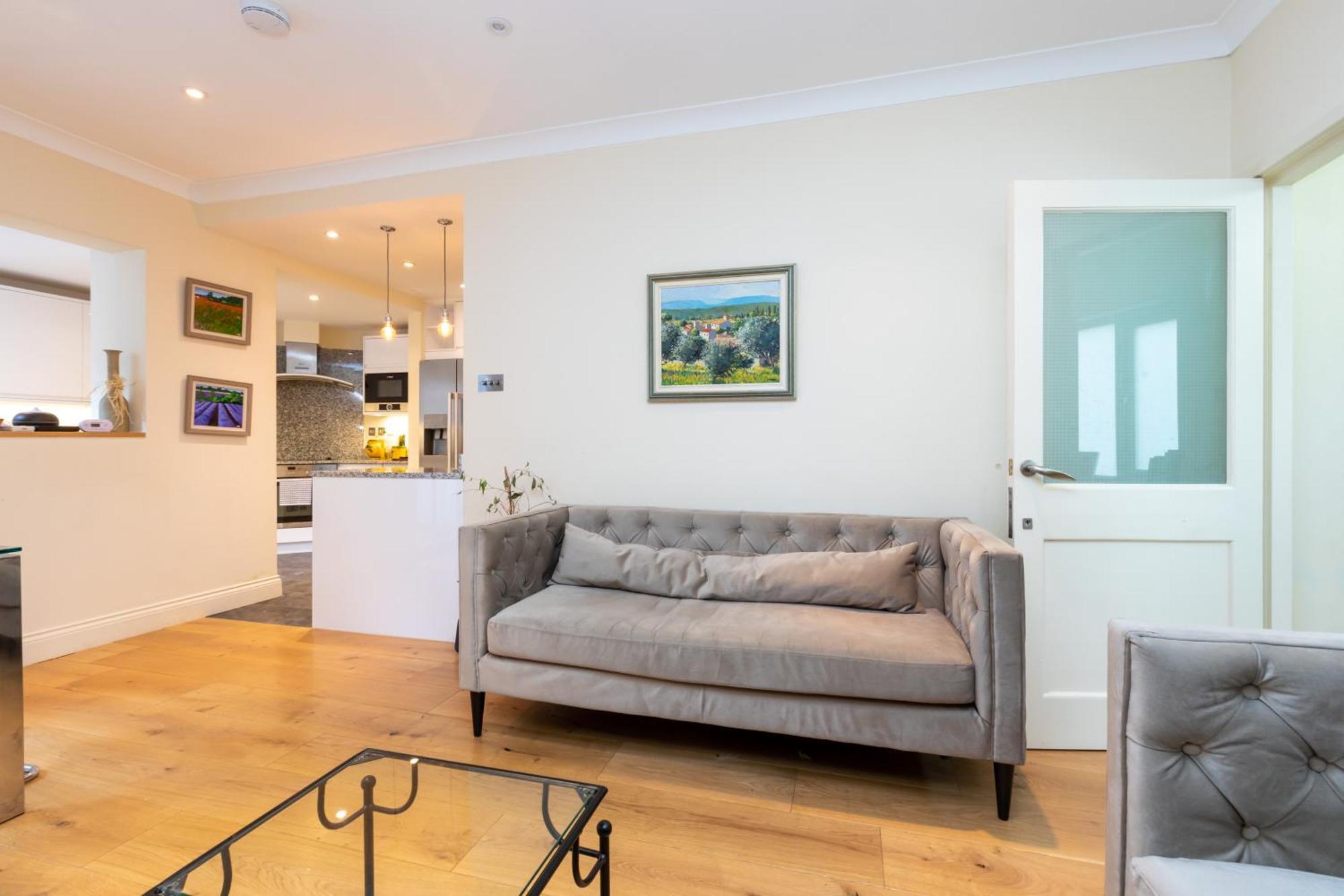 Modern And Bright 3 Bedroom House In Paddington Apartment