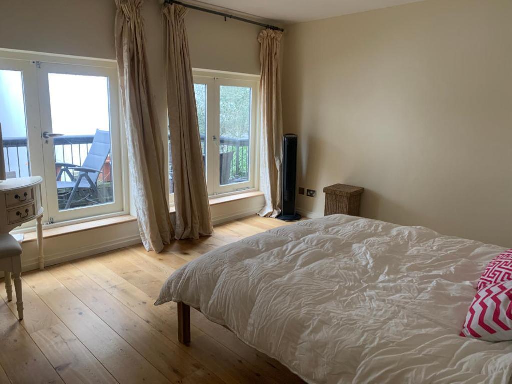 Modern And Bright 3 Bedroom House In Paddington Apartment