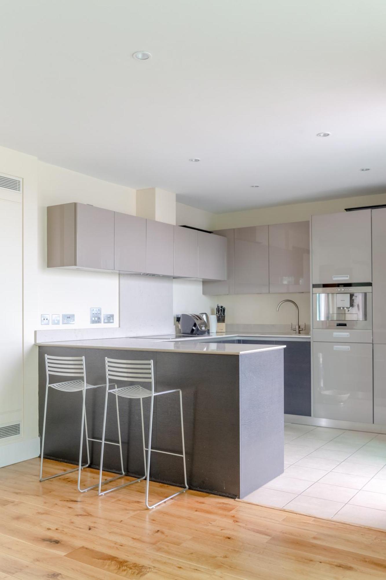 Gorgeous 3 Bedroom Flat In Vauxhall With Views Apartment *