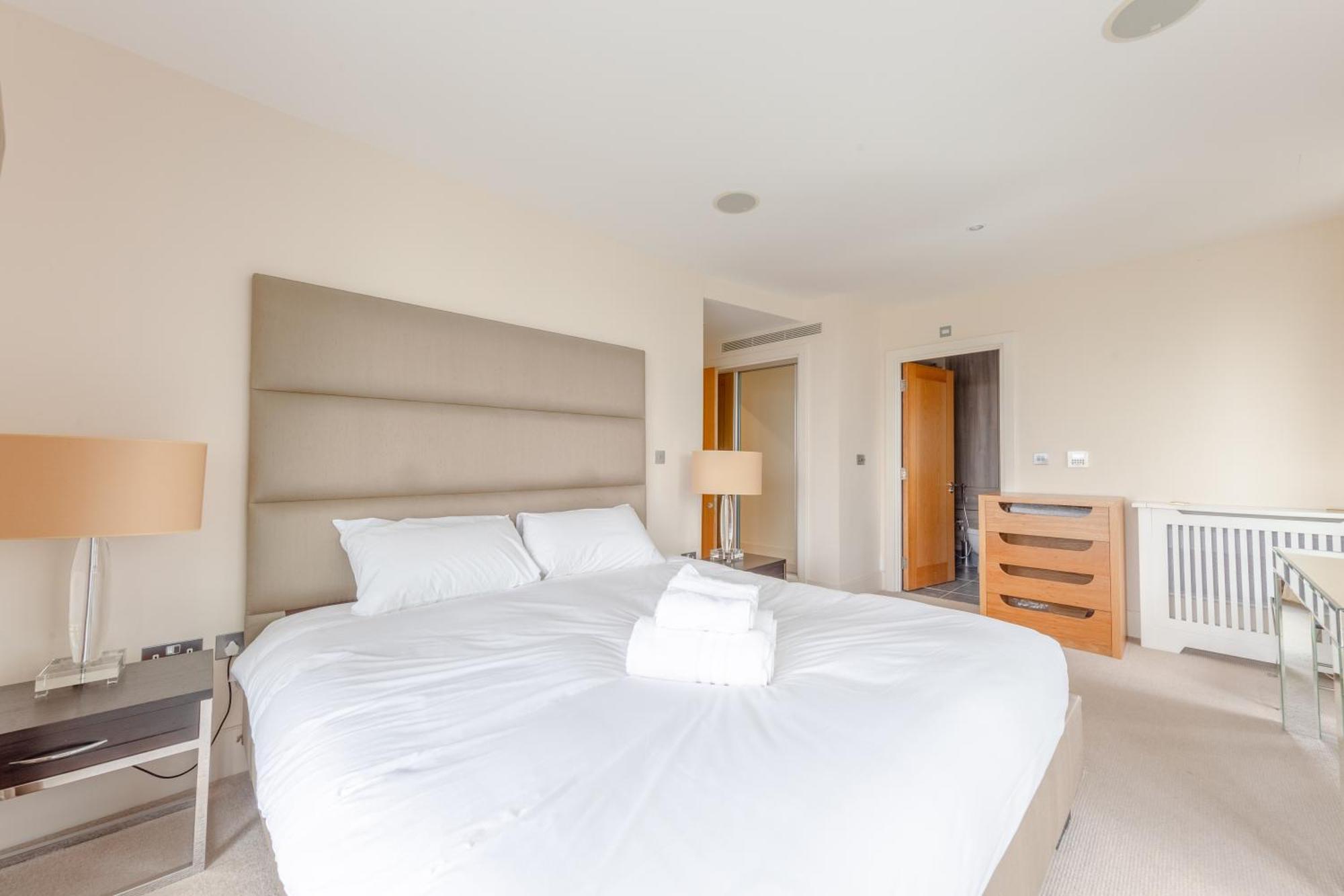 Gorgeous 3 Bedroom Flat In Vauxhall With Views Apartment *
