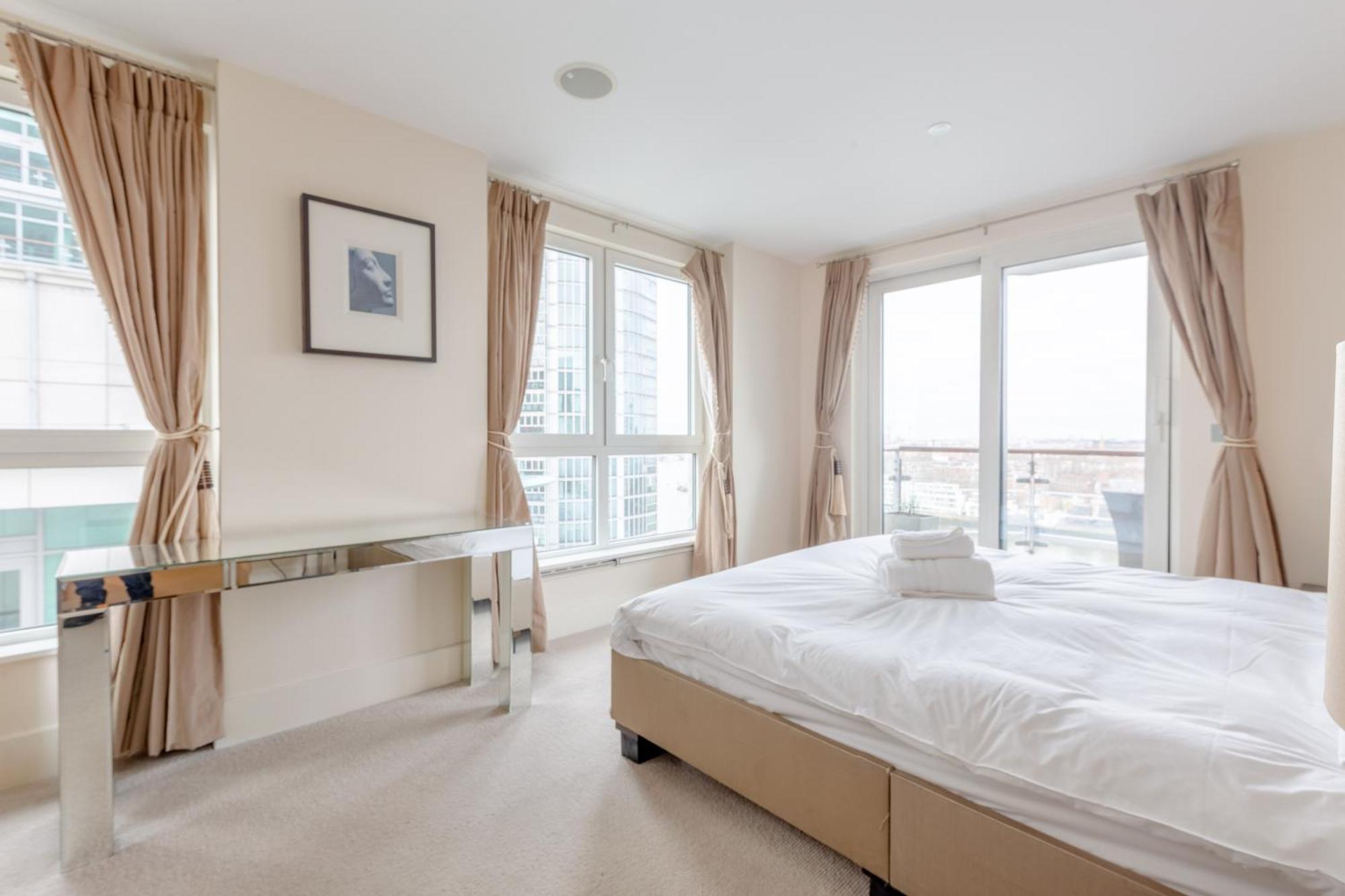 Gorgeous 3 Bedroom Flat In Vauxhall With Views Apartment London