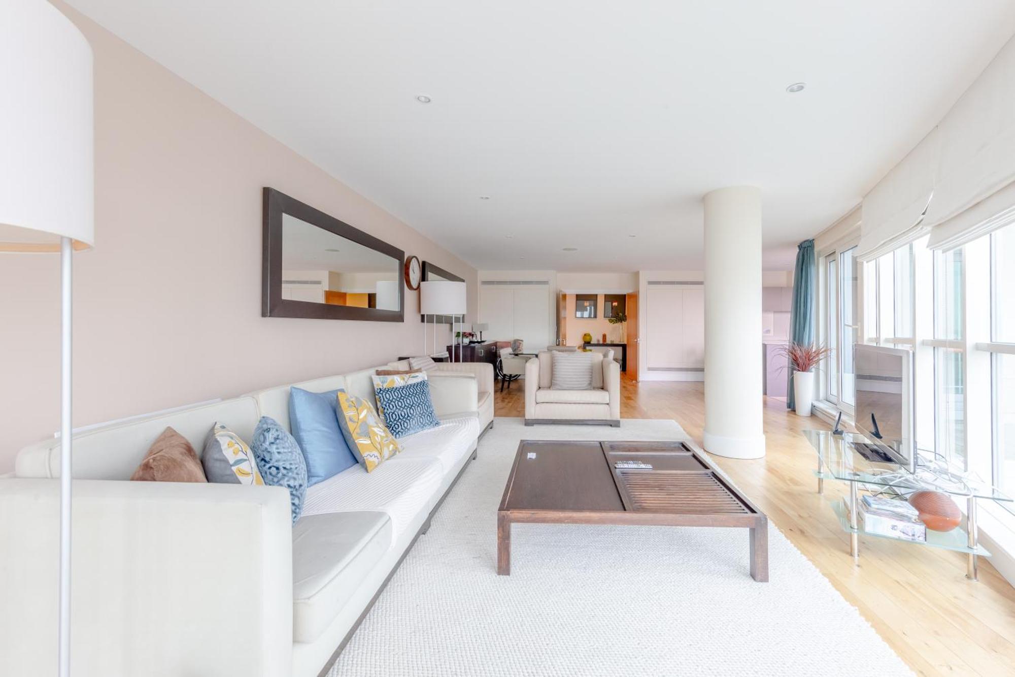 Gorgeous 3 Bedroom Flat In Vauxhall With Views London