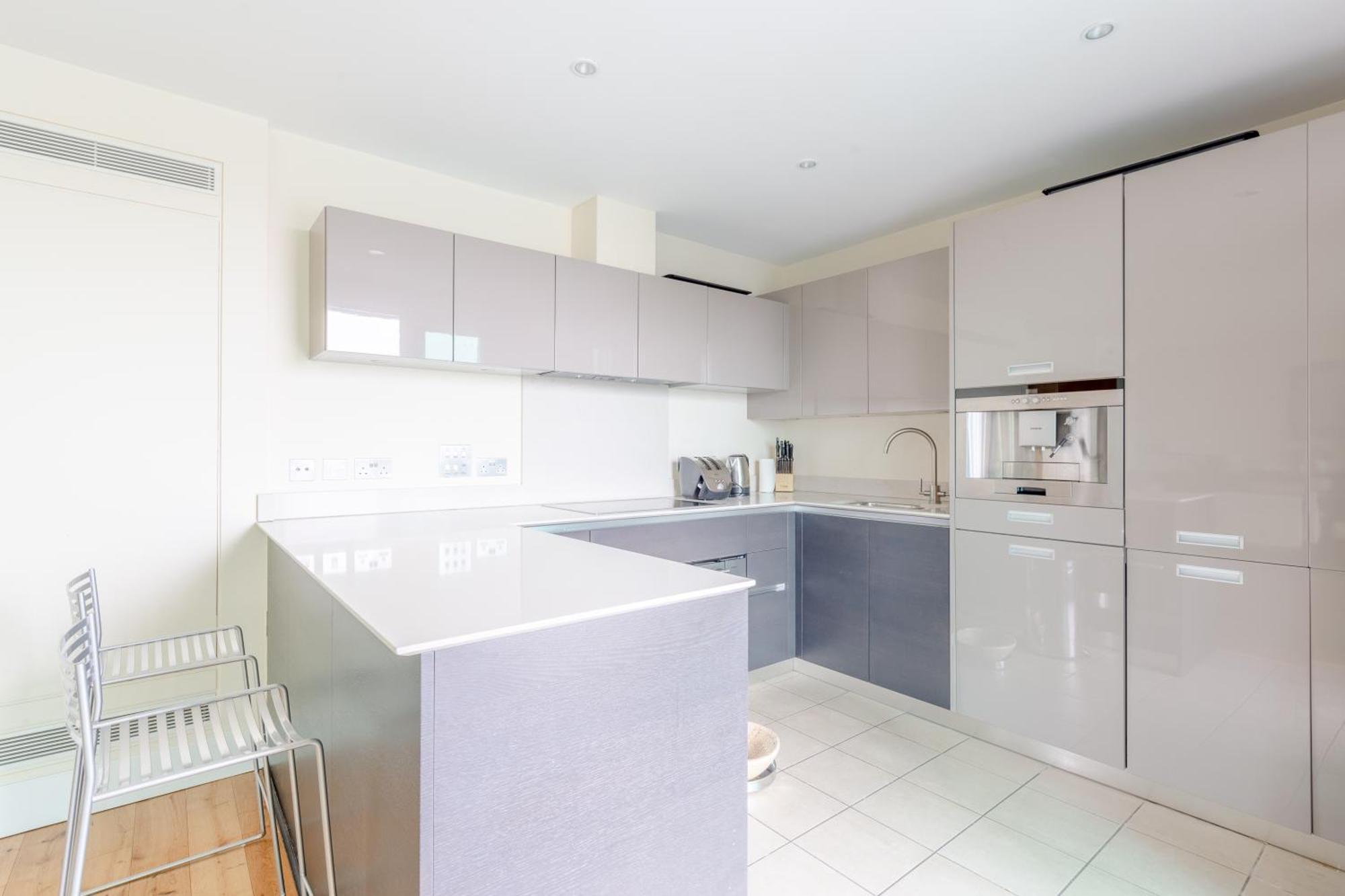 Gorgeous 3 Bedroom Flat In Vauxhall With Views London