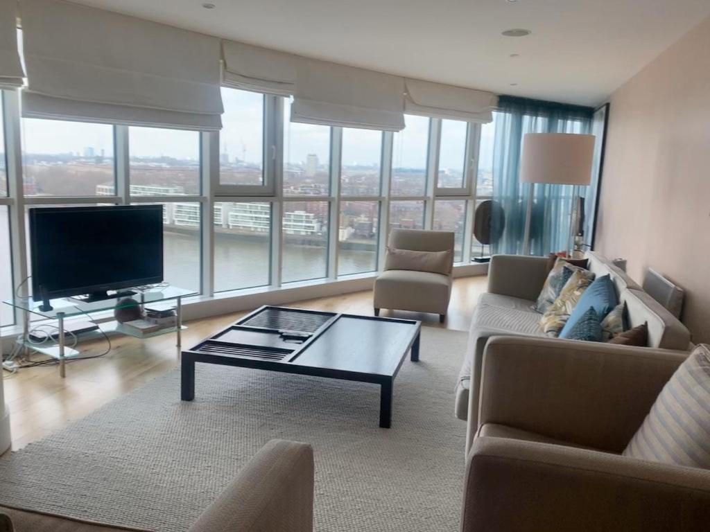 Gorgeous 3 Bedroom Flat In Vauxhall With Views
