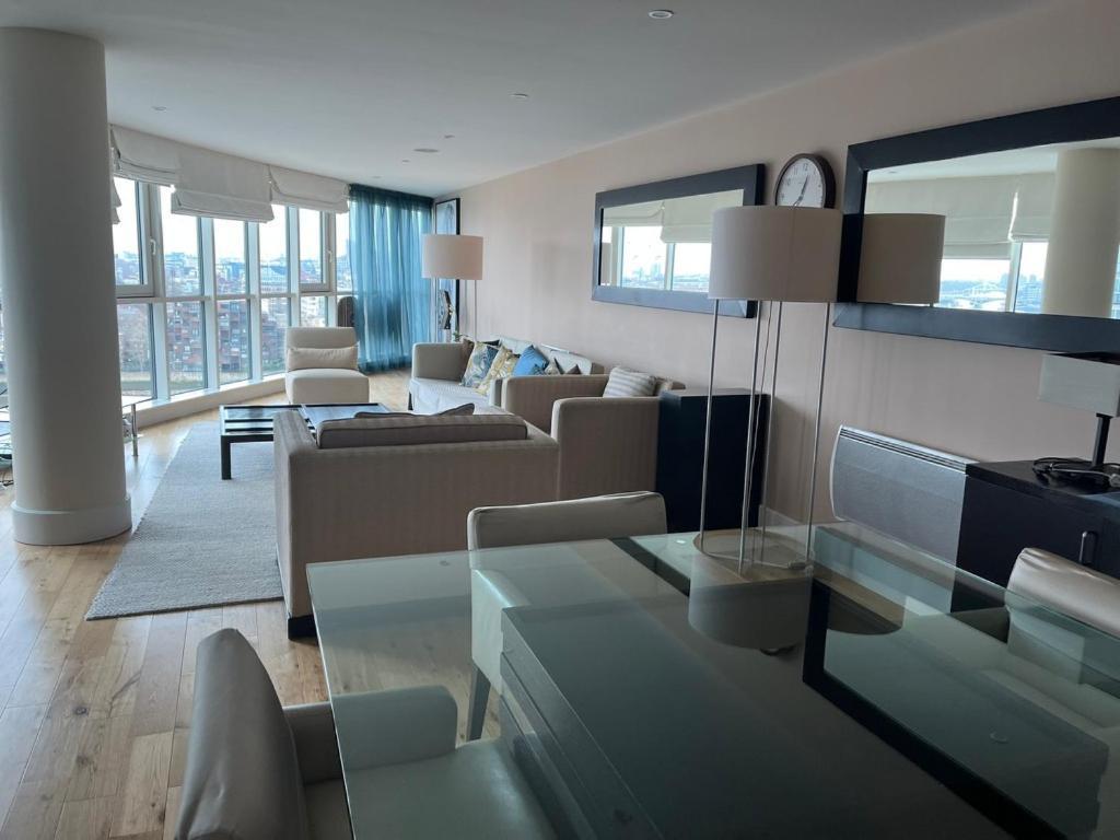 Gorgeous 3 Bedroom Flat In Vauxhall With Views * London