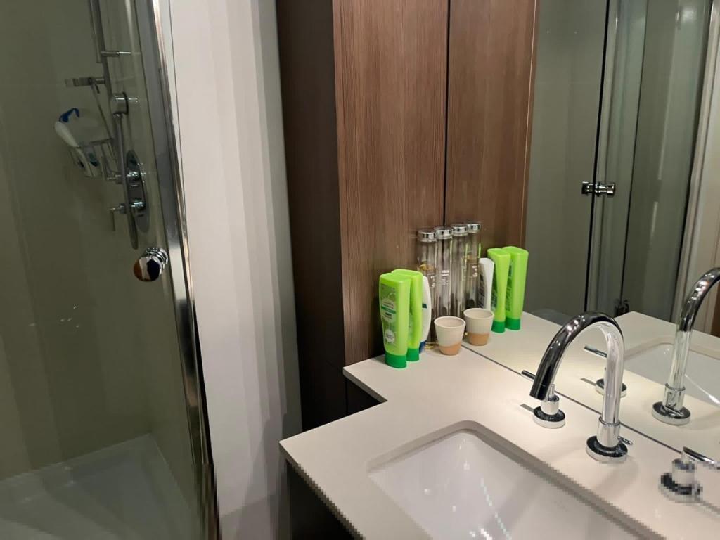 Gorgeous 3 Bedroom Flat In Vauxhall With Views Apartment