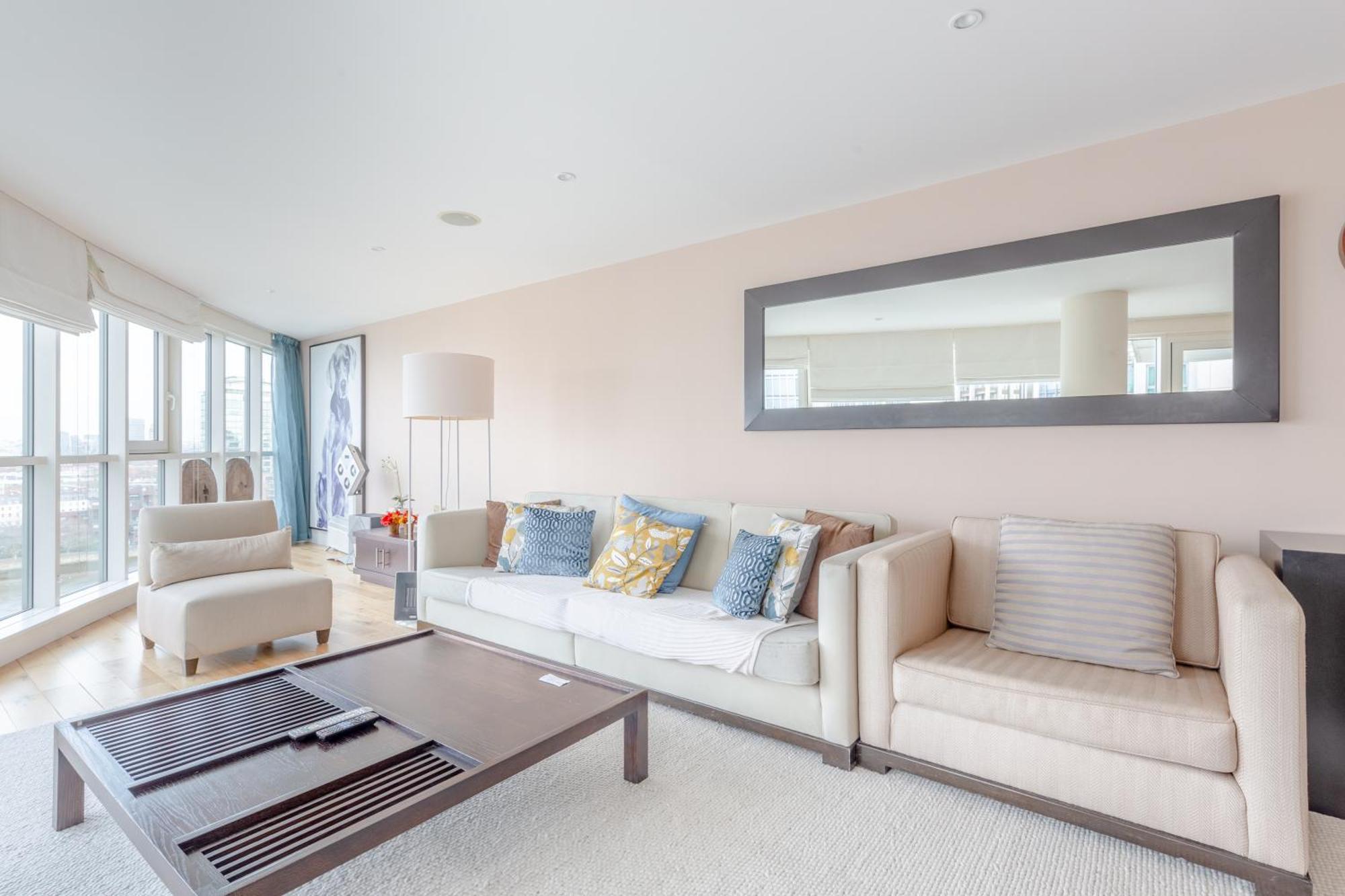 Gorgeous 3 Bedroom Flat In Vauxhall With Views Apartment *