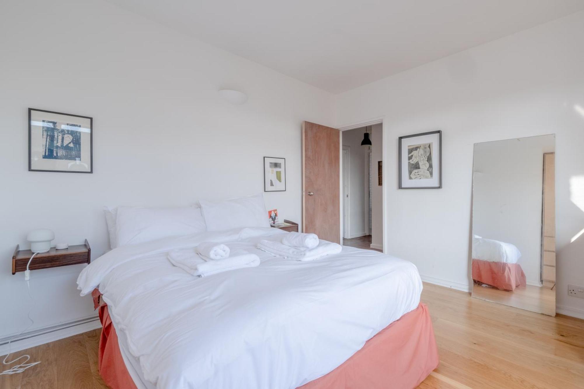 Peaceful 2 Bedroom Flat With Roof Terrace - Hackney Apartment London