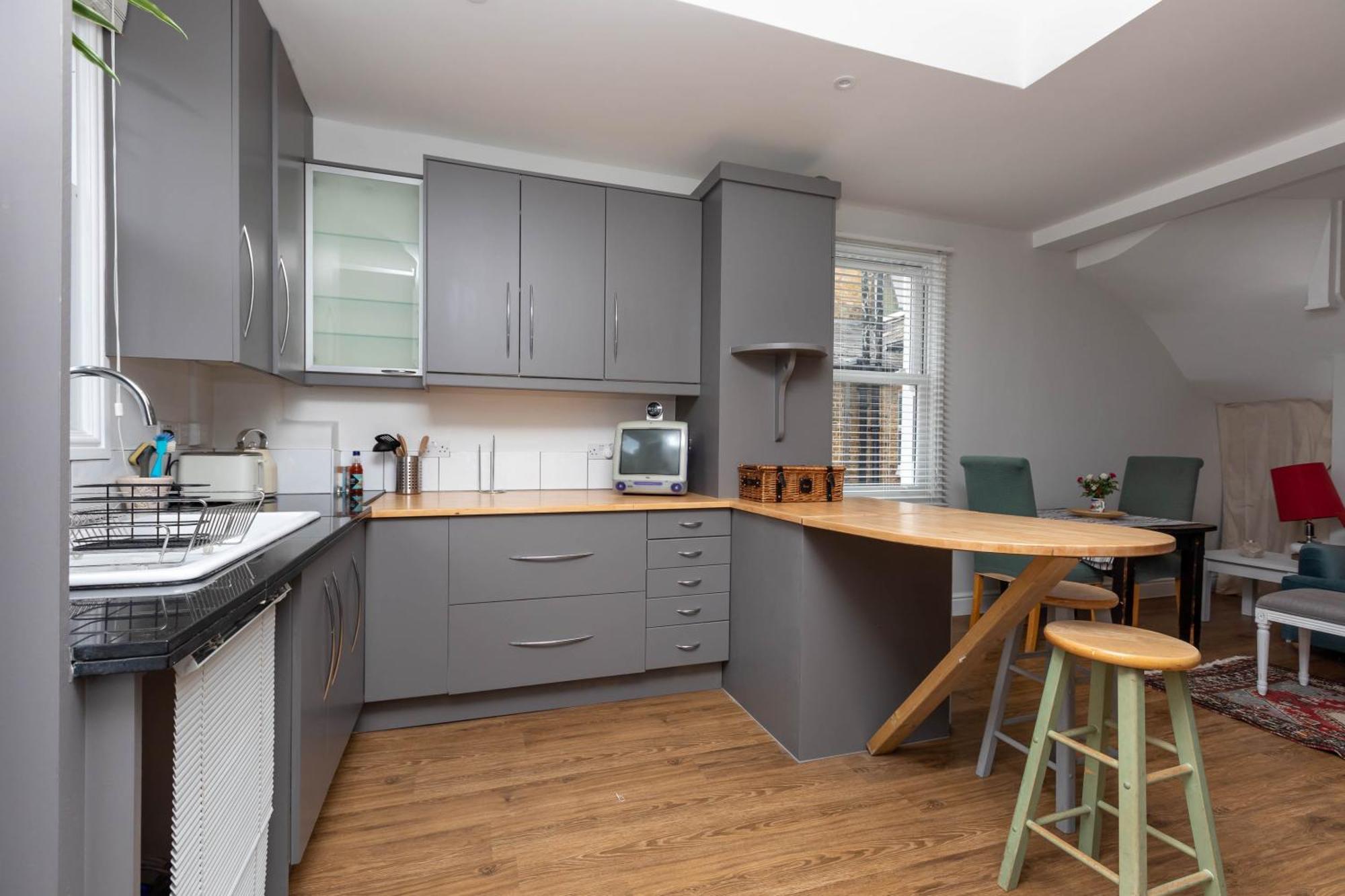 Homely 1 Bedroom In Fulham! Leilighet London