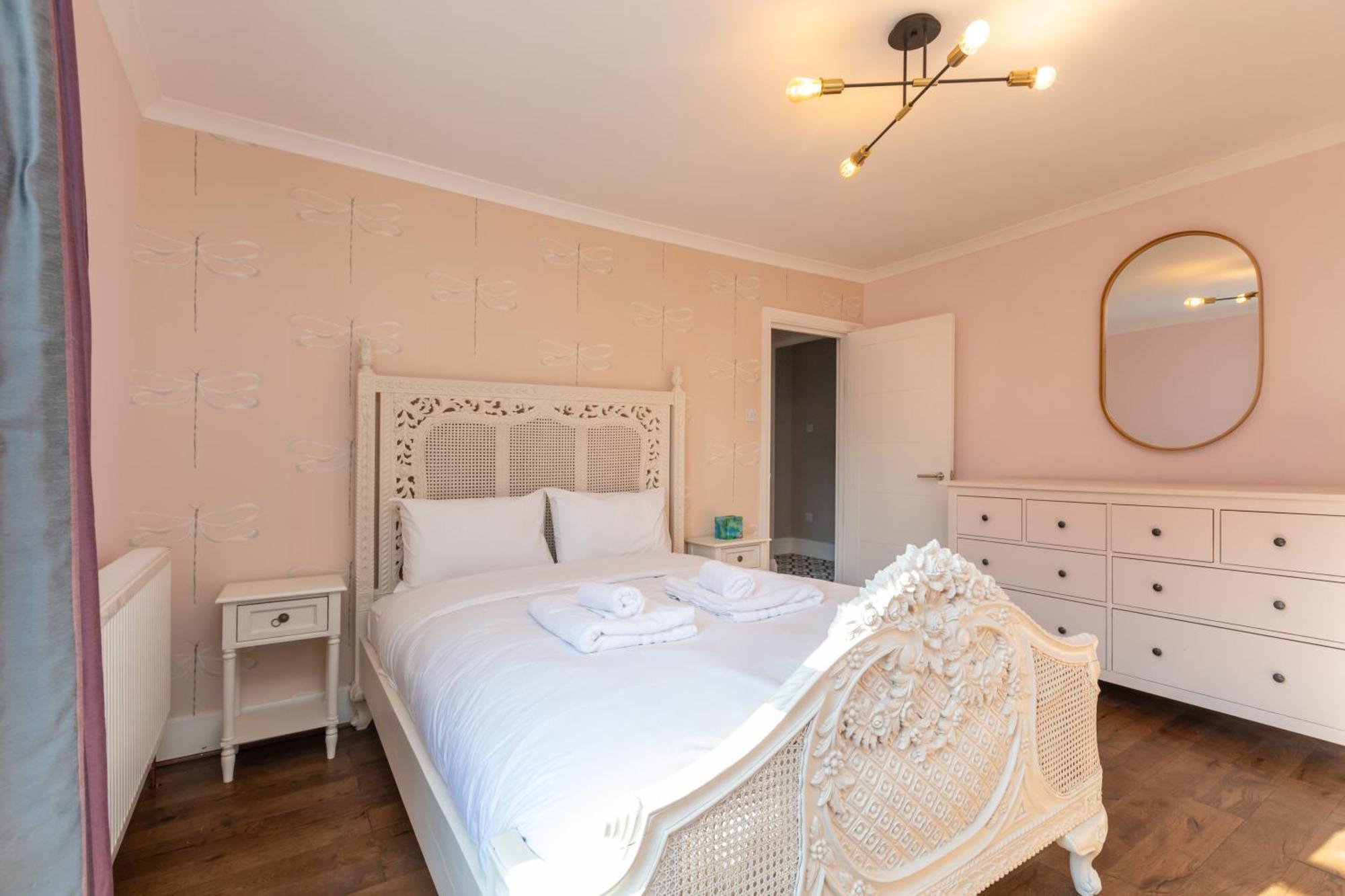 Spacious & Pristine 2bd Flat - Balham Leilighet London