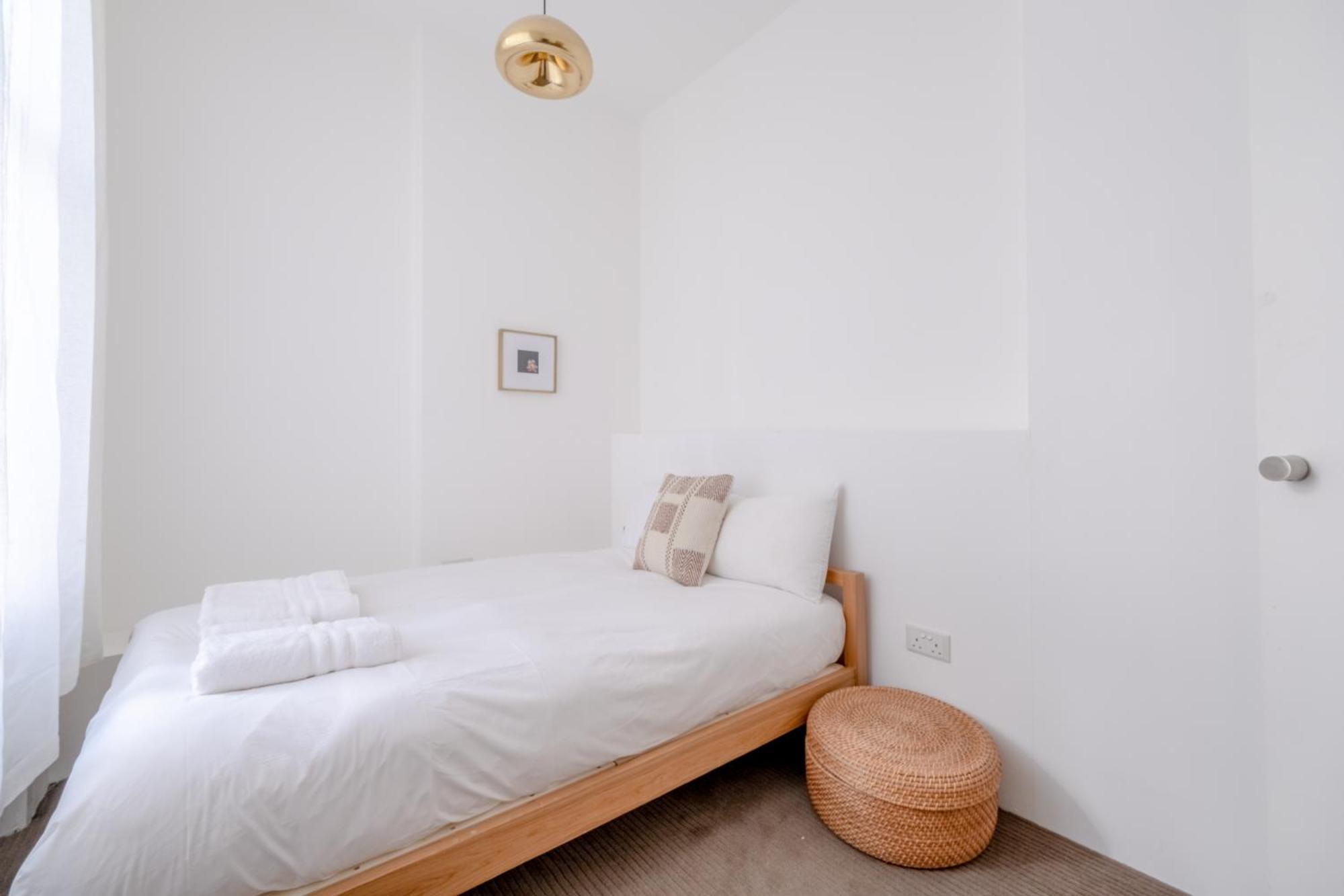 Stylish & Light Victorian 2bd Flat - Holland Park Appartement