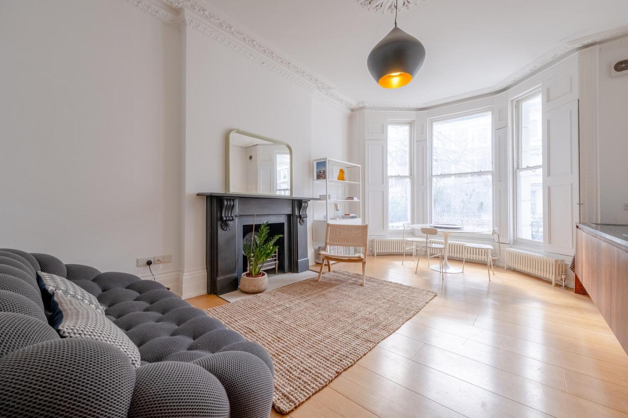 Stylish & Light Victorian 2bd Flat - Holland Park Appartement *