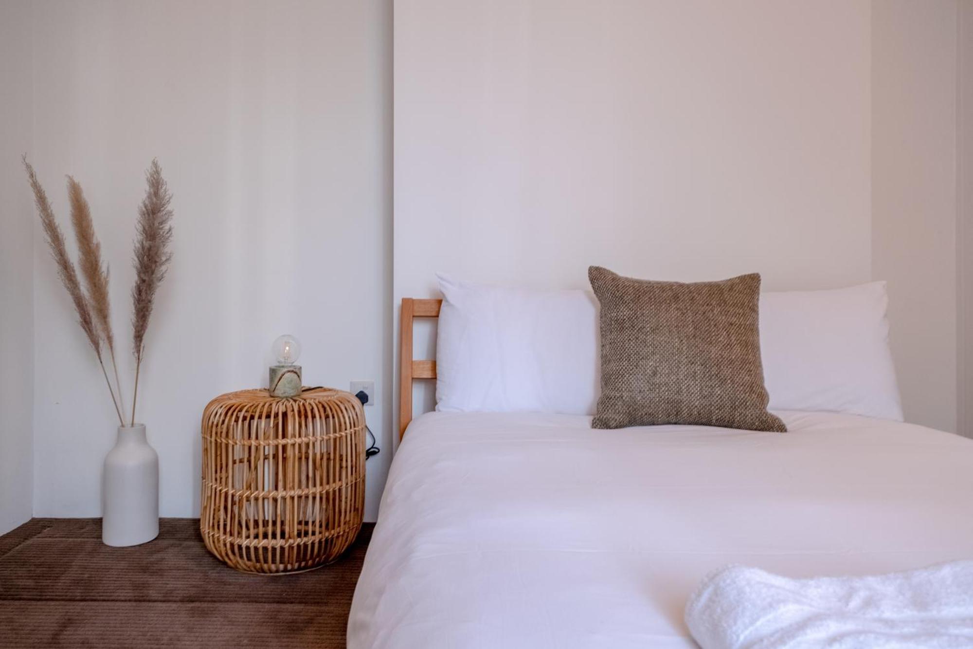 Stylish & Light Victorian 2bd Flat - Holland Park Appartement