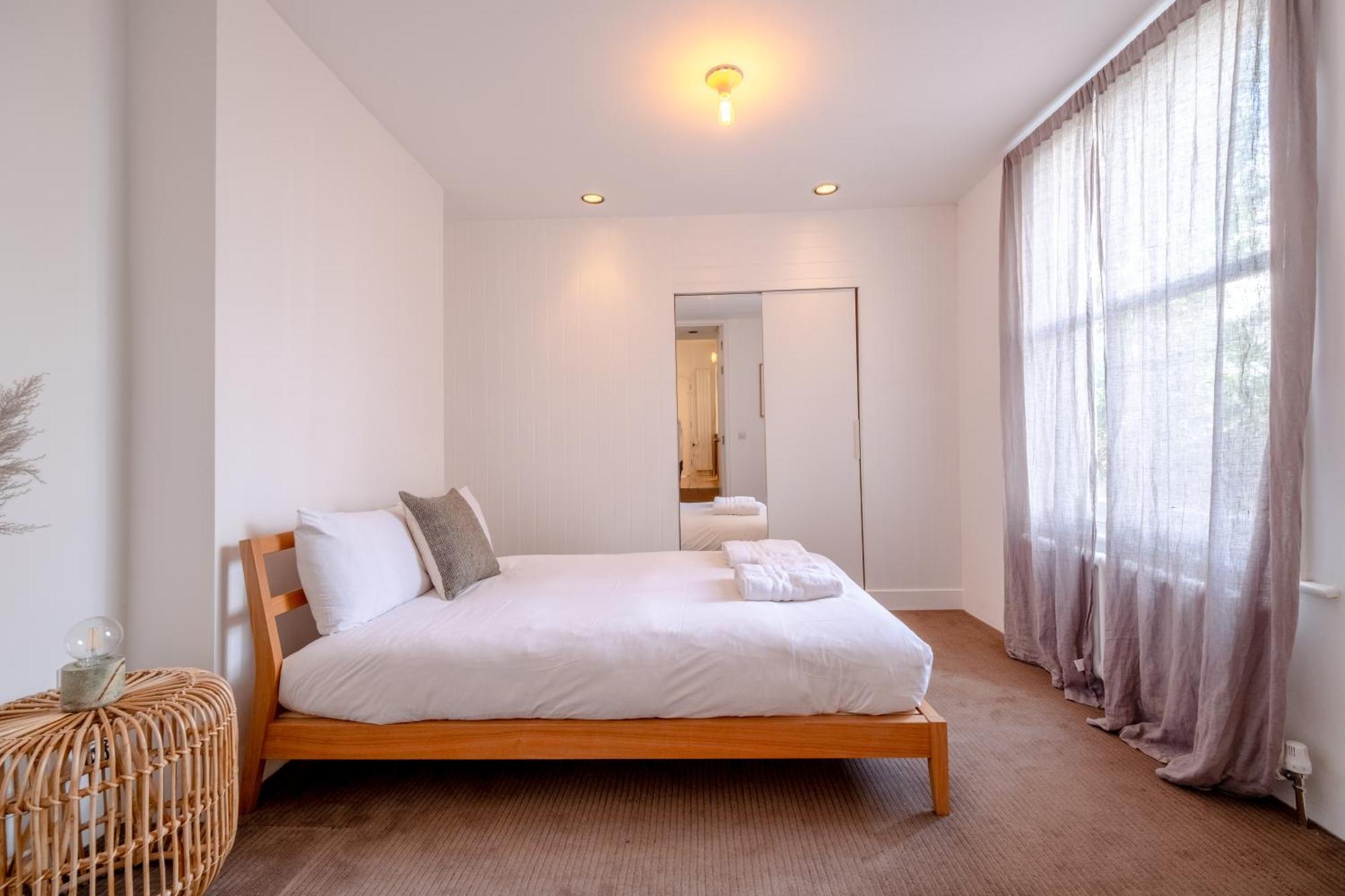 Stylish & Light Victorian 2bd Flat - Holland Park Appartement *