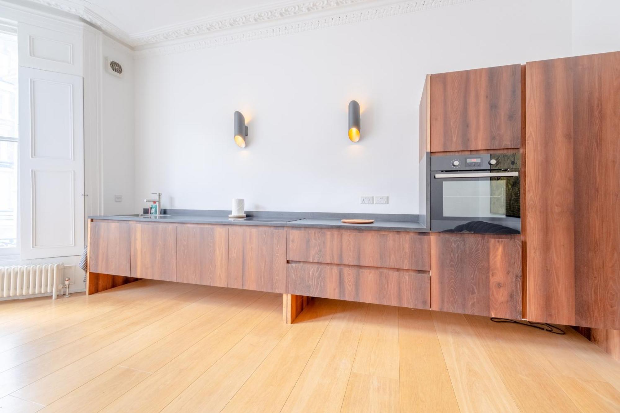 Stylish & Light Victorian 2bd Flat - Holland Park *