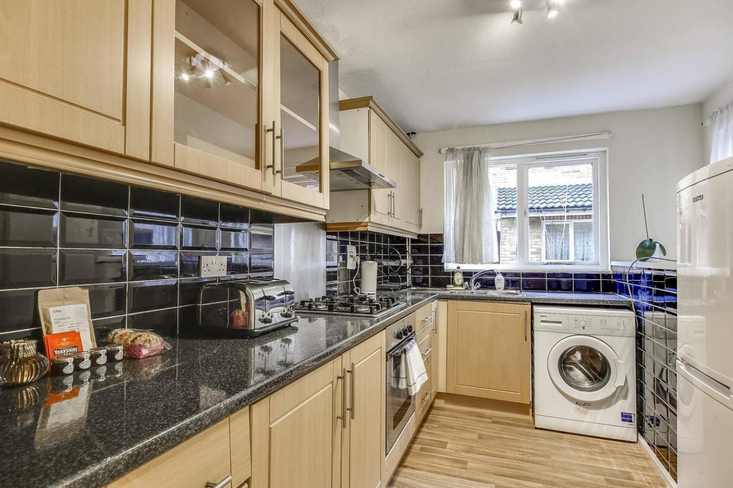 Lovely 4 Bedroom House With Garden Near Waterloo Apartment