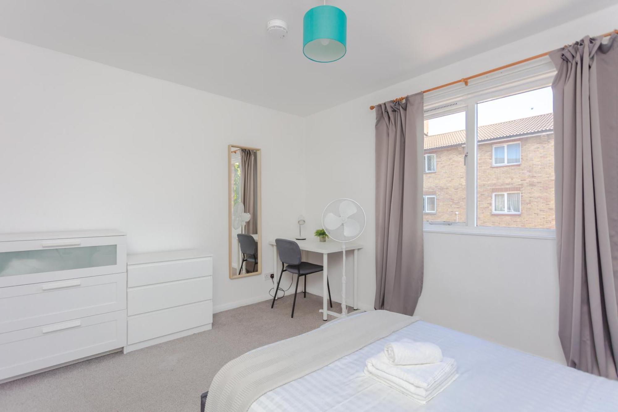 Lovely 4 Bedroom House With Garden Near Waterloo Apartment