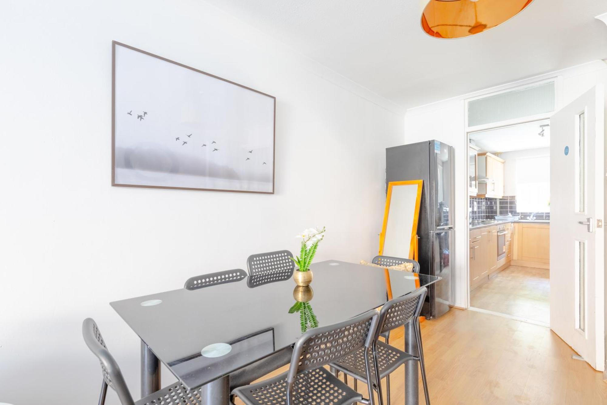 Lovely 4 Bedroom House With Garden Near Waterloo * London