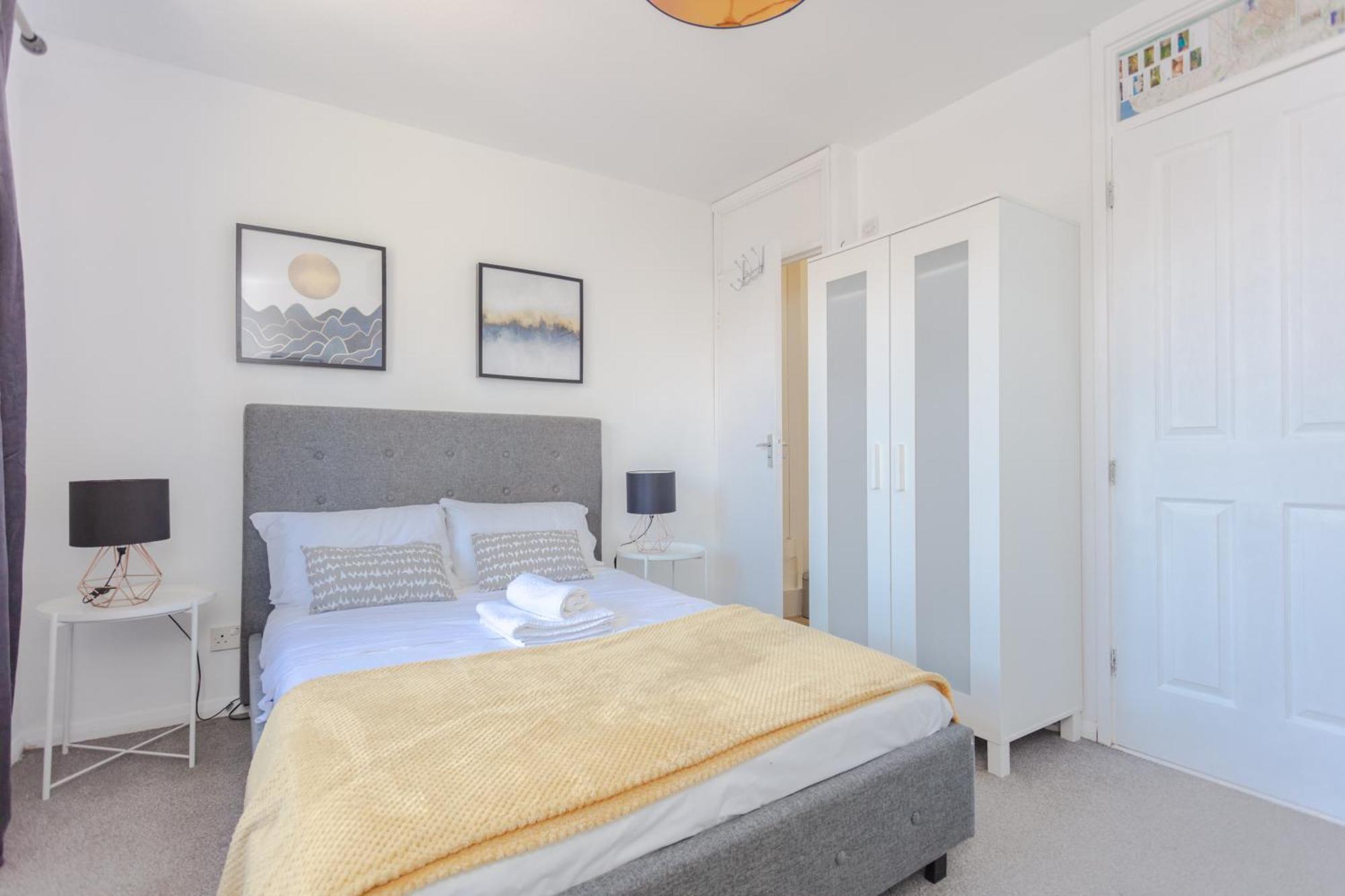 Lovely 4 Bedroom House With Garden Near Waterloo Apartment *