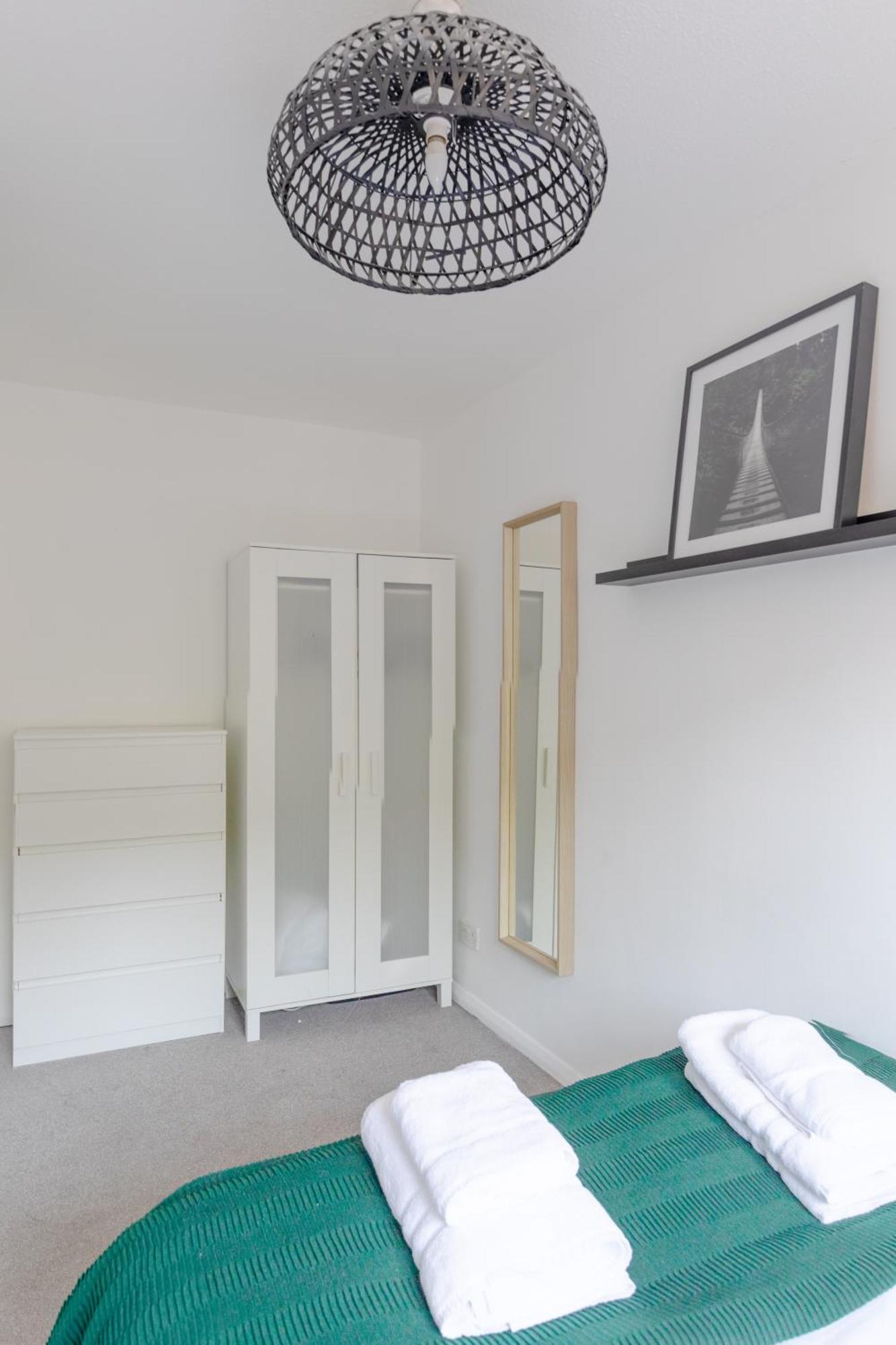Lovely 4 Bedroom House With Garden Near Waterloo Apartment London