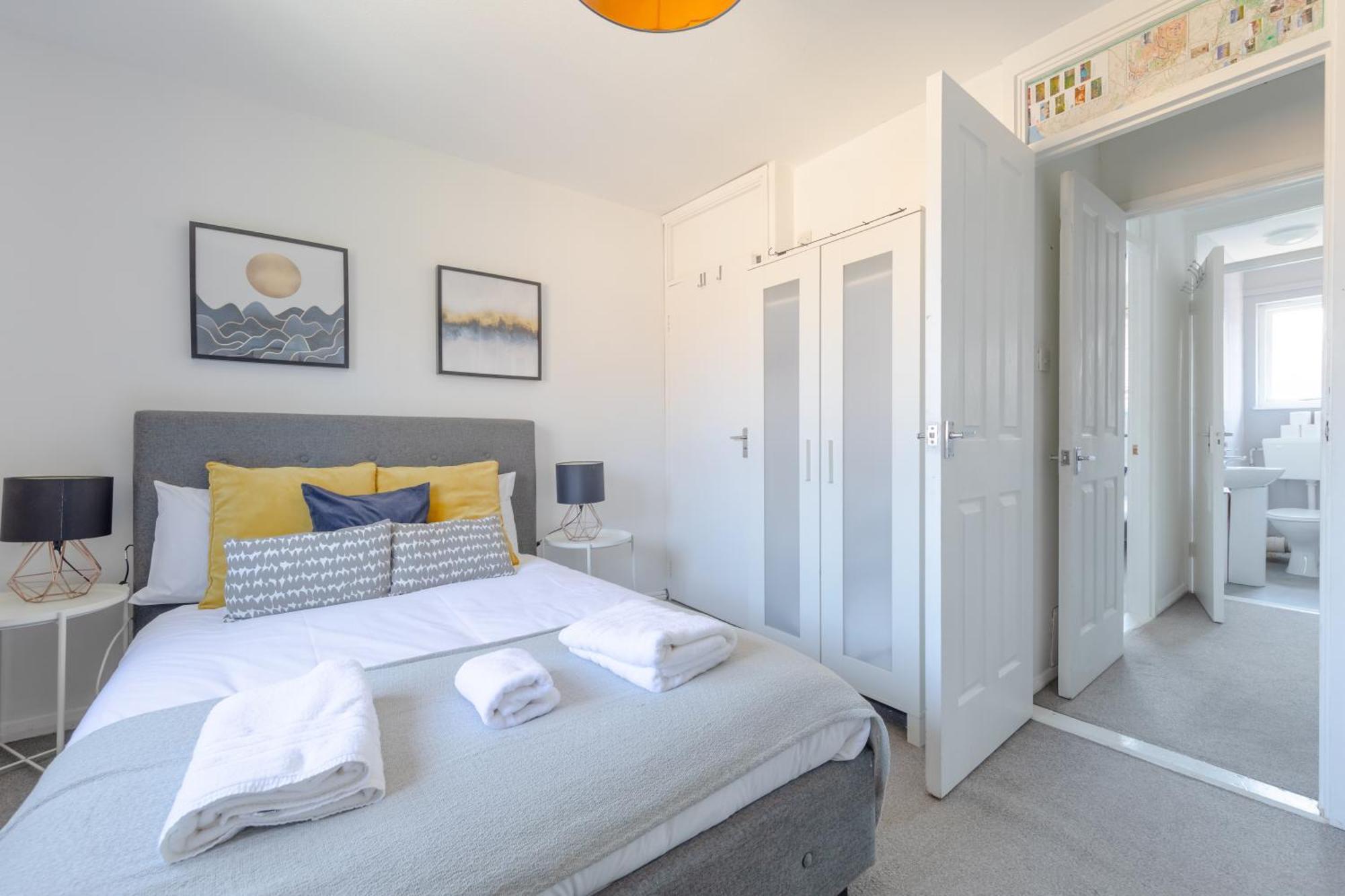 Lovely 4 Bedroom House With Garden Near Waterloo *