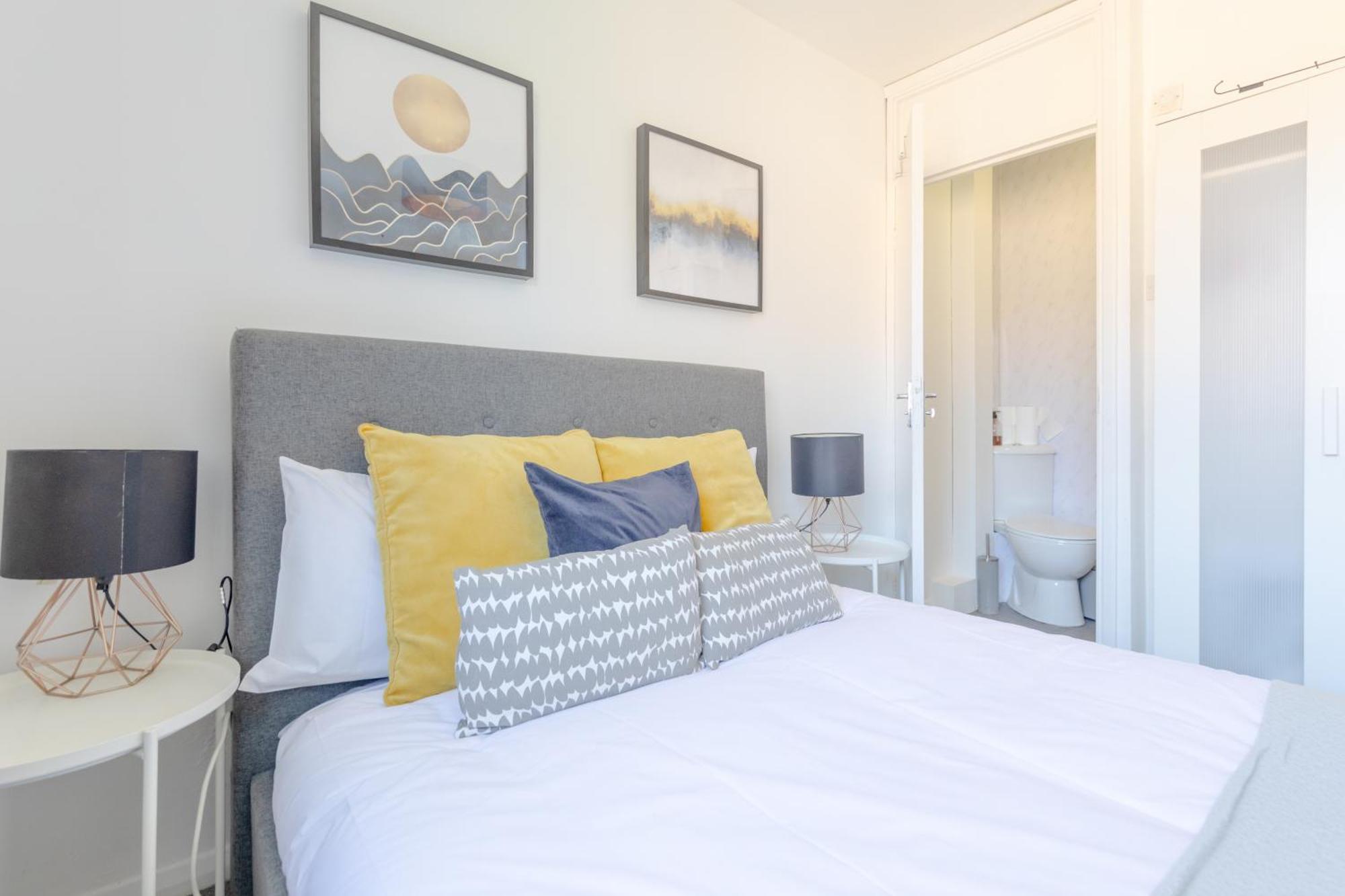 Lovely 4 Bedroom House With Garden Near Waterloo London