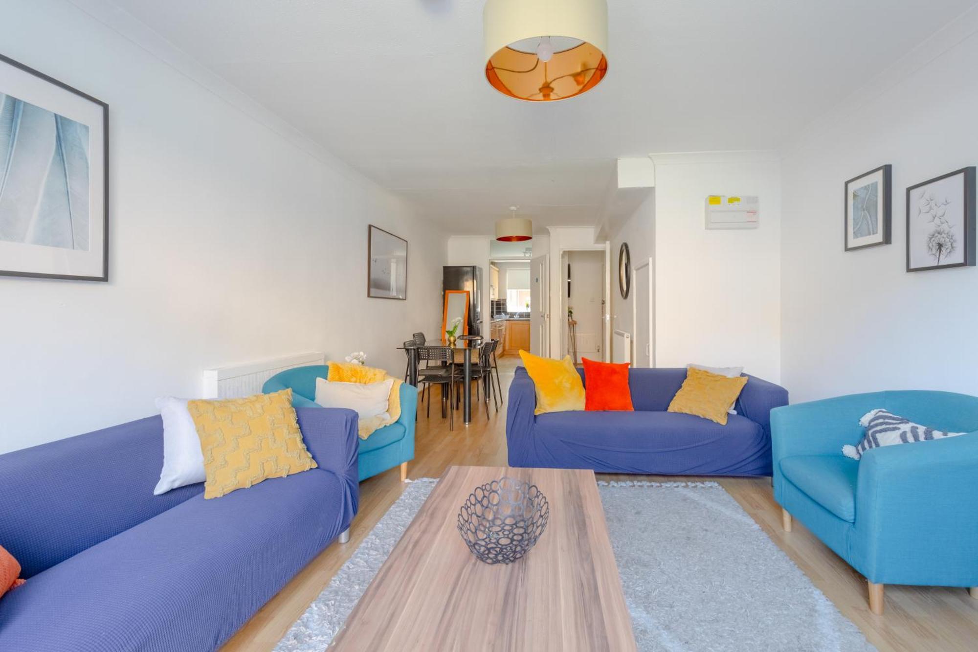 Lovely 4 Bedroom House With Garden Near Waterloo Apartment *