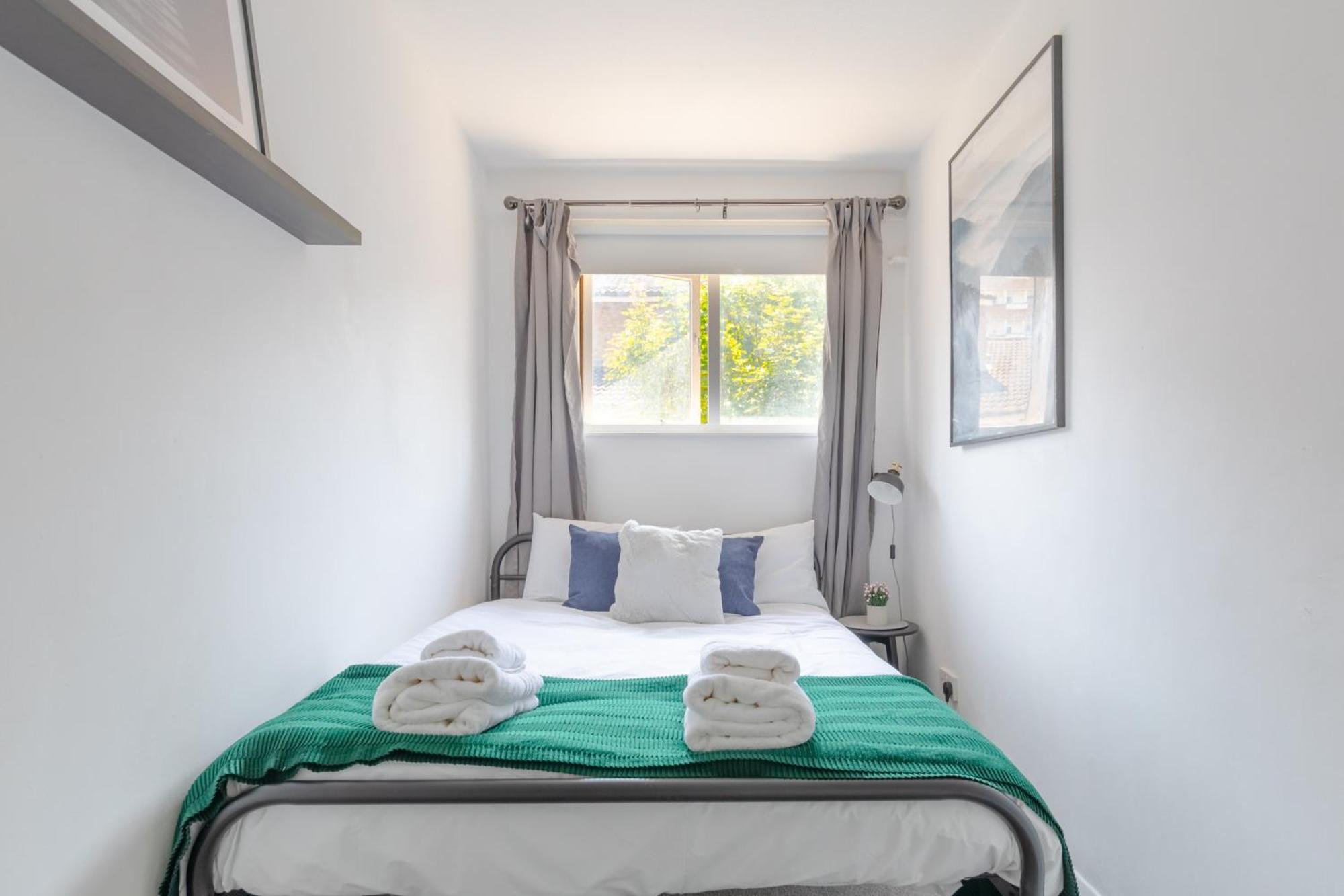 Lovely 4 Bedroom House With Garden Near Waterloo Apartment
