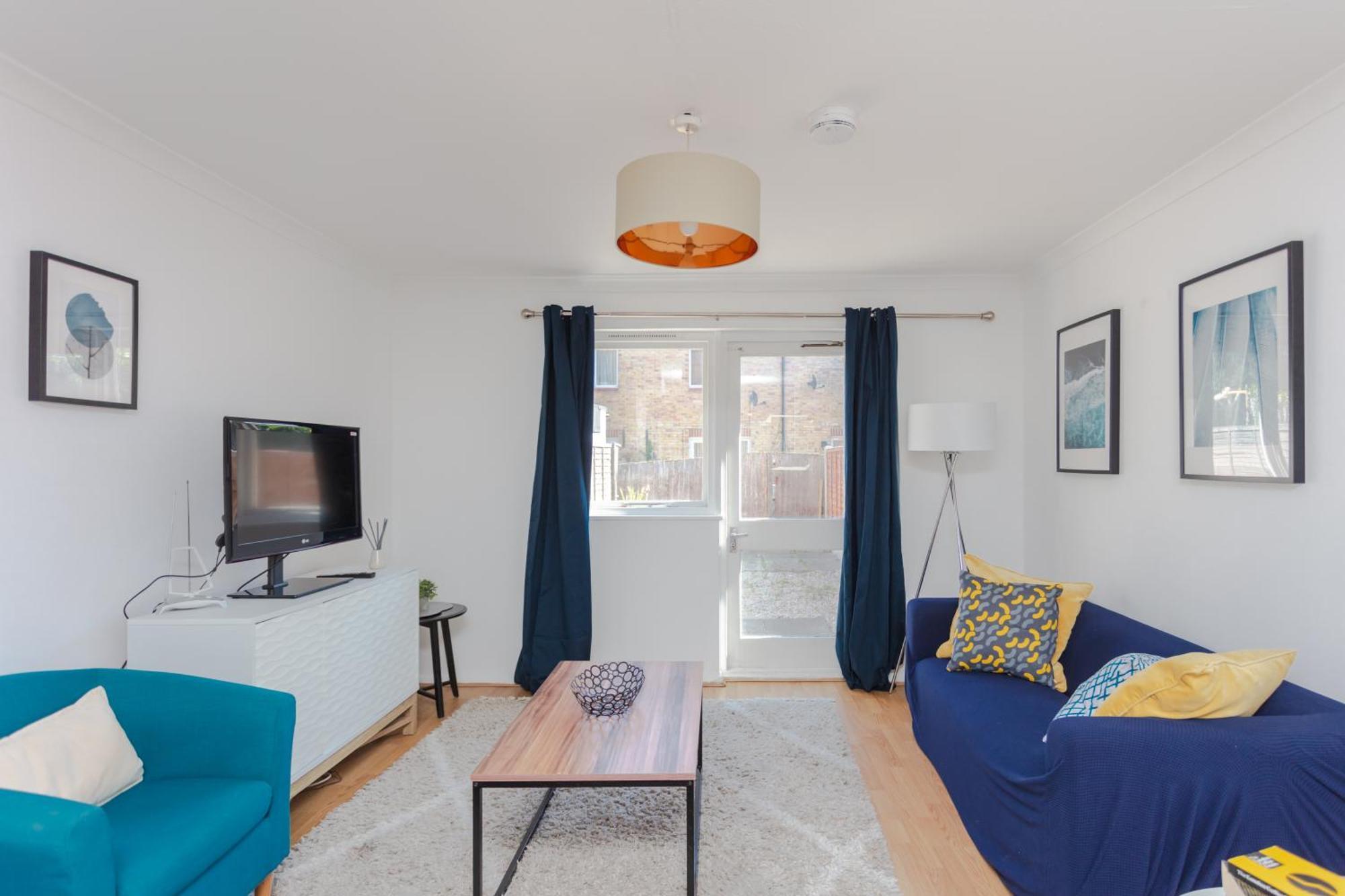 Lovely 4 Bedroom House With Garden Near Waterloo