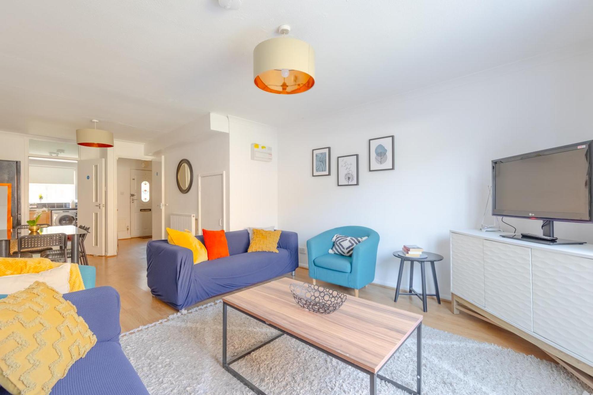 Lovely 4 Bedroom House With Garden Near Waterloo Apartment