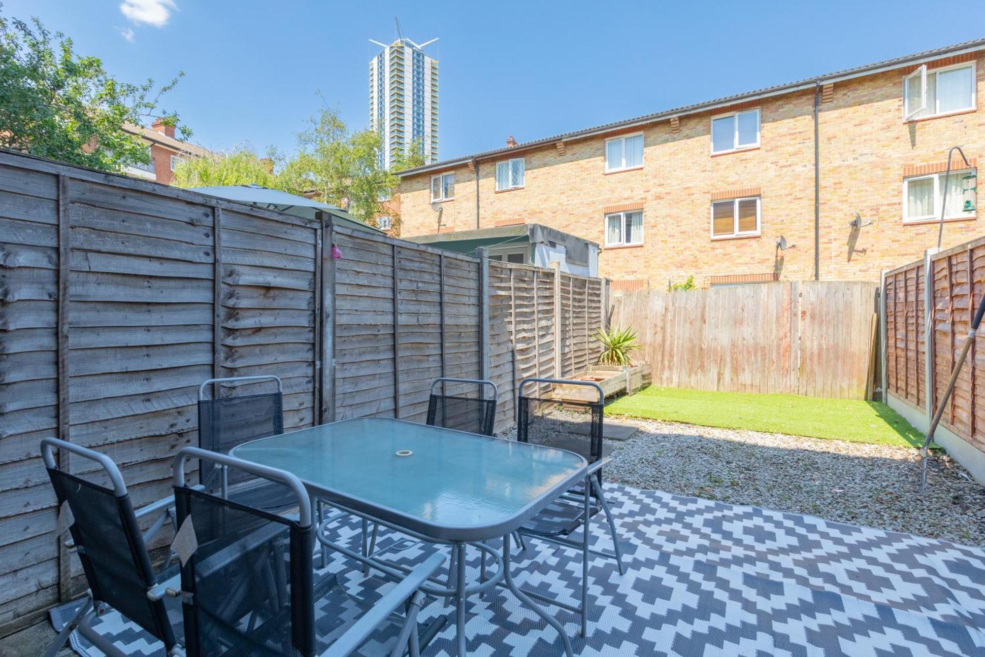 Lovely 4 Bedroom House With Garden Near Waterloo London