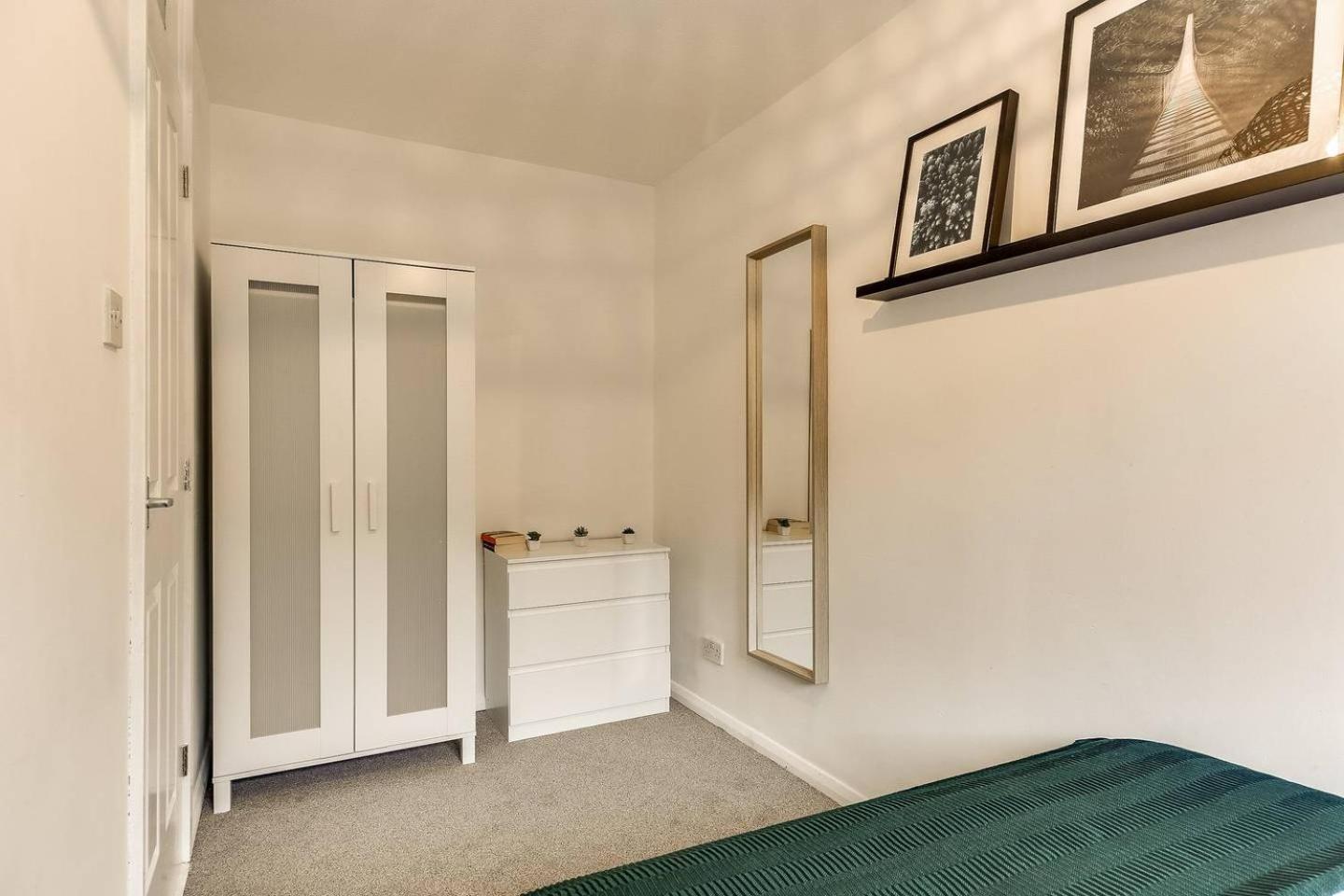 Lovely 4 Bedroom House With Garden Near Waterloo Apartment