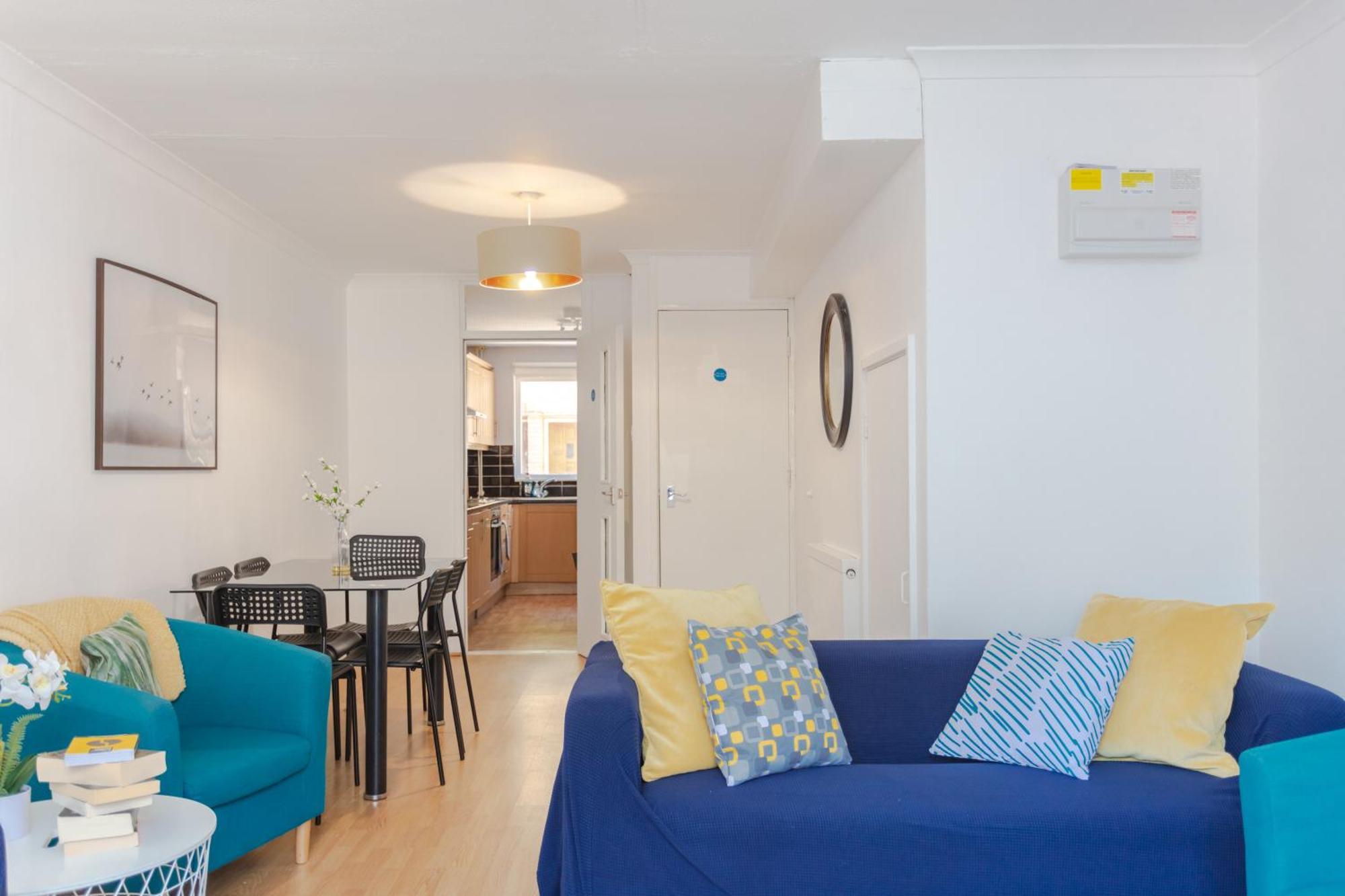 Lovely 4 Bedroom House With Garden Near Waterloo Apartment